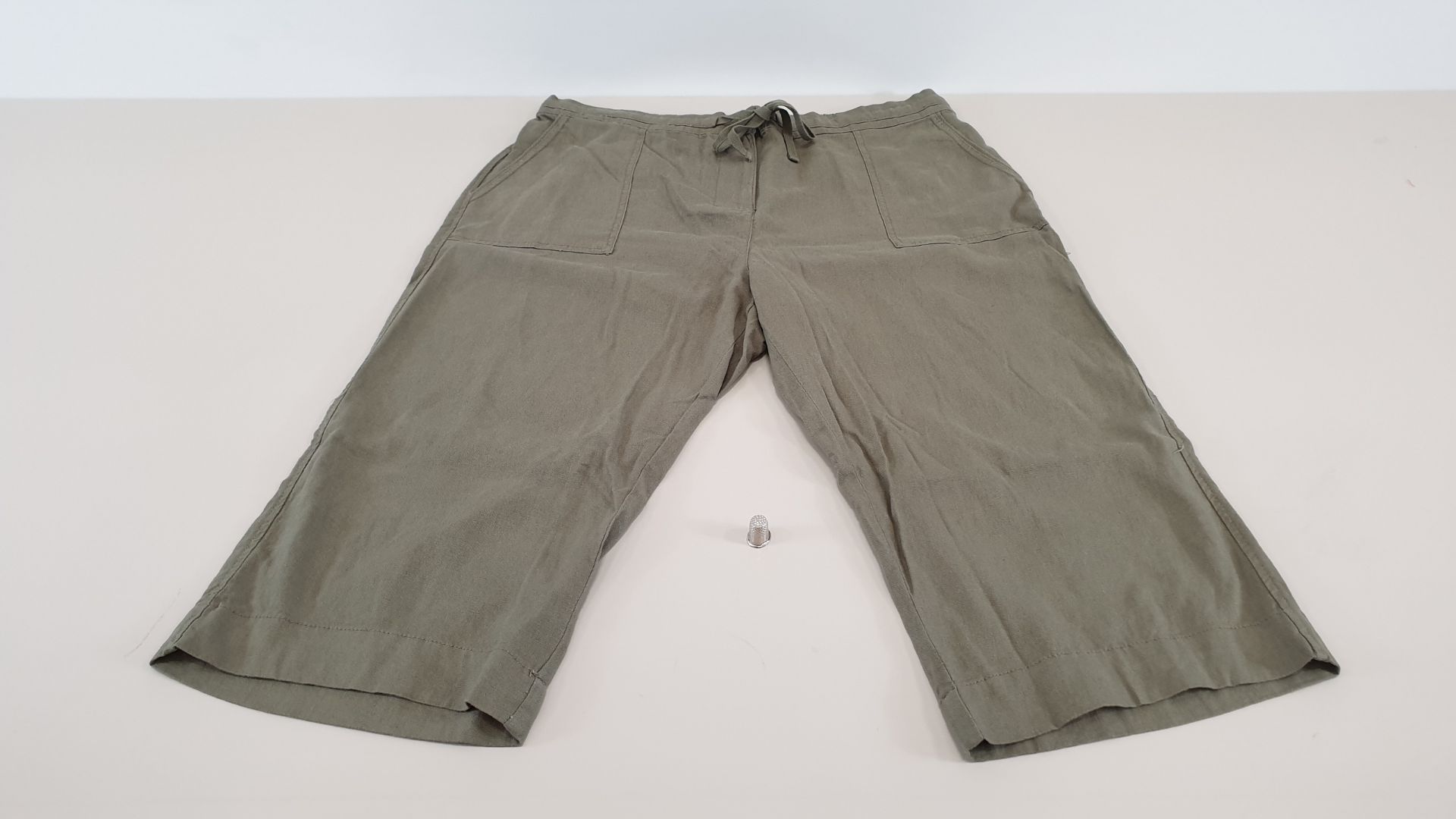 28 X BRAND NEW JDWILLIAMS (KHAKI) CARGO 3/4 LENGTH PANTS SIZE 18