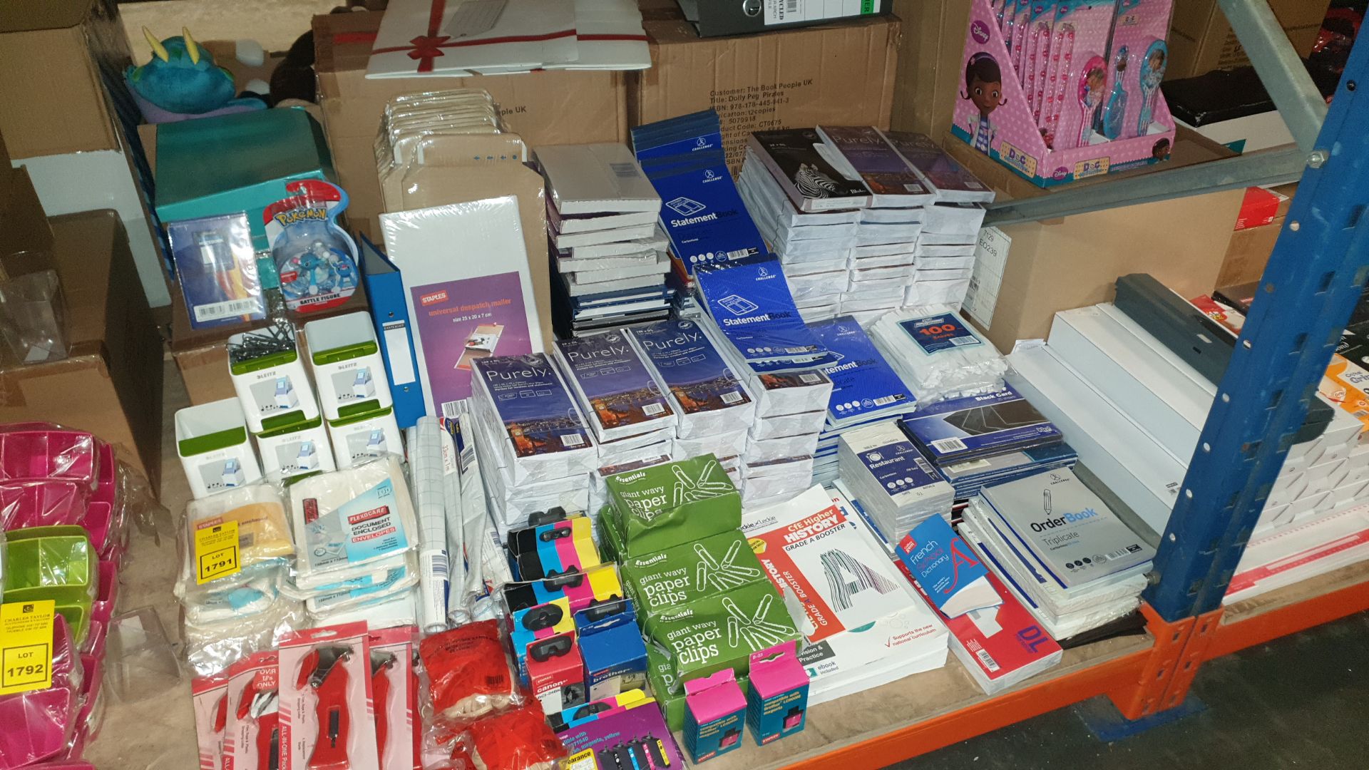 (LOT FOR THURSDAY 28TH MAY AUCTION) MISC LOT OF MAINLY STATIONERY ITEMS IN 1/2 A BAY IE. NOTE