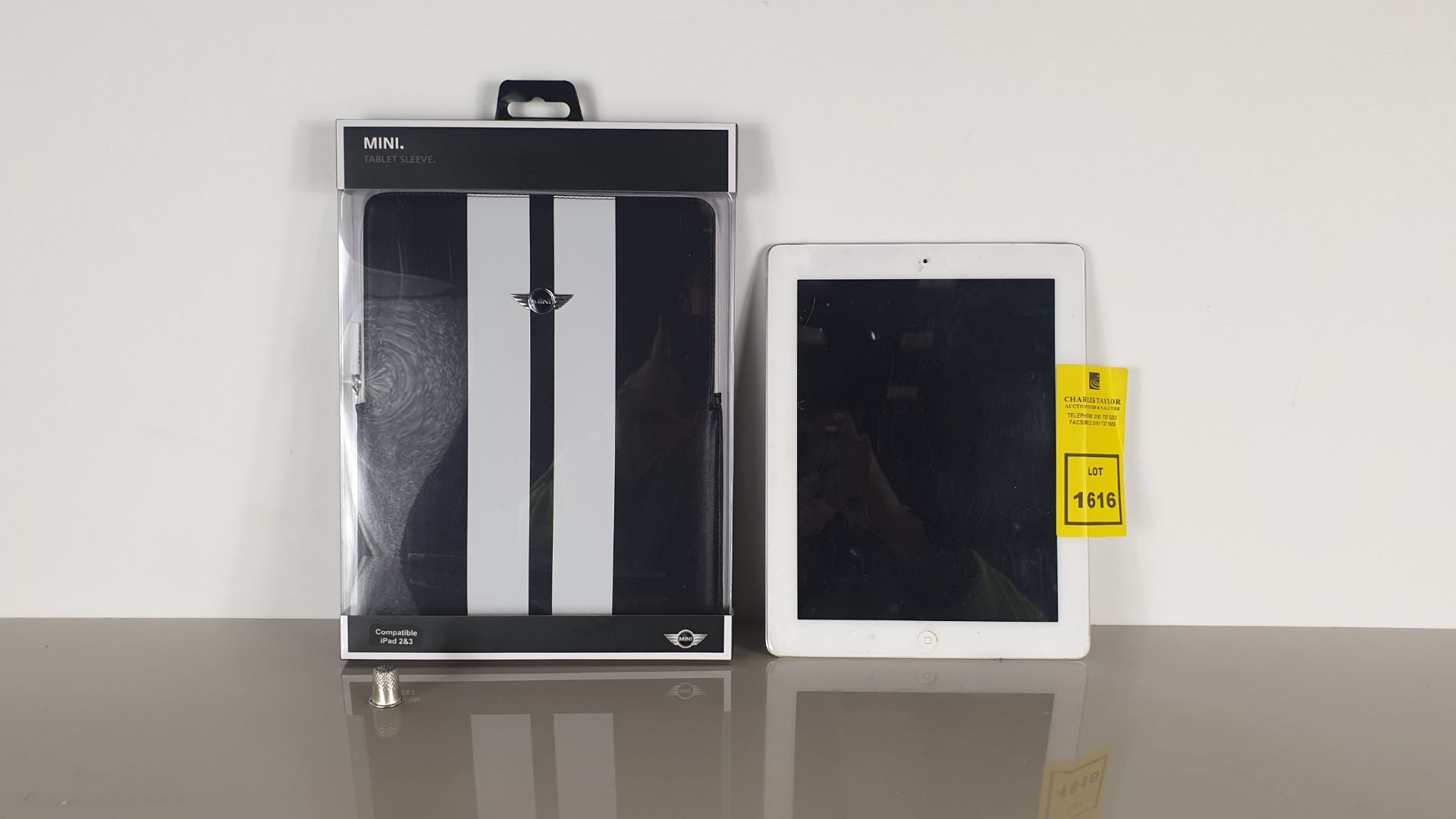 (LOT FOR THURSDAY 28TH MAY AUCTION) APPLE IPAD 16GB WITH CHARGER AND CASE