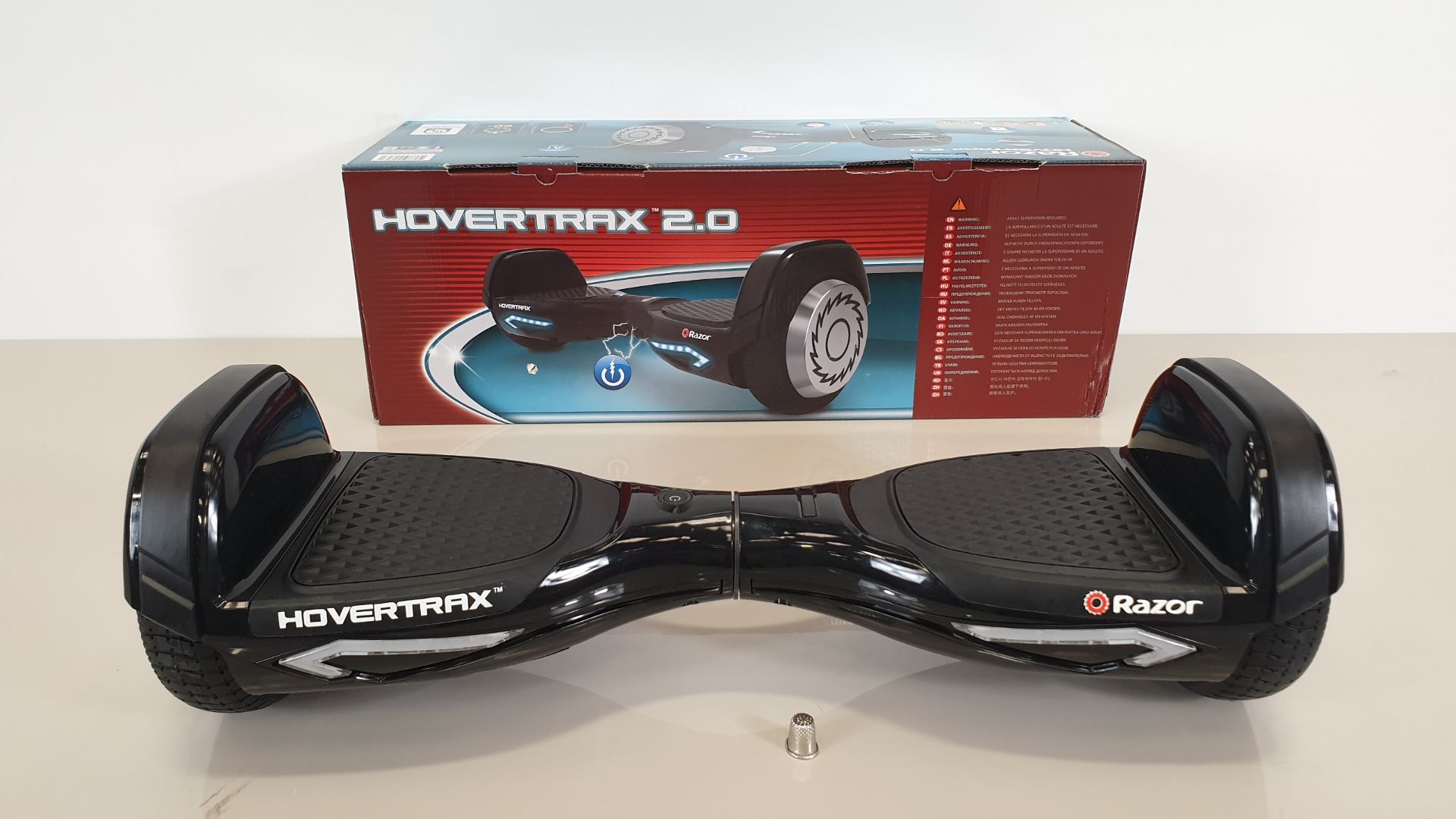 (LOT FOR THURSDAY 28TH MAY AUCTION) BRAND NEW BOXED RAZOR HOVERTRAX 2.0 ONYX BLACK 9KMH (PLEASE NOTE