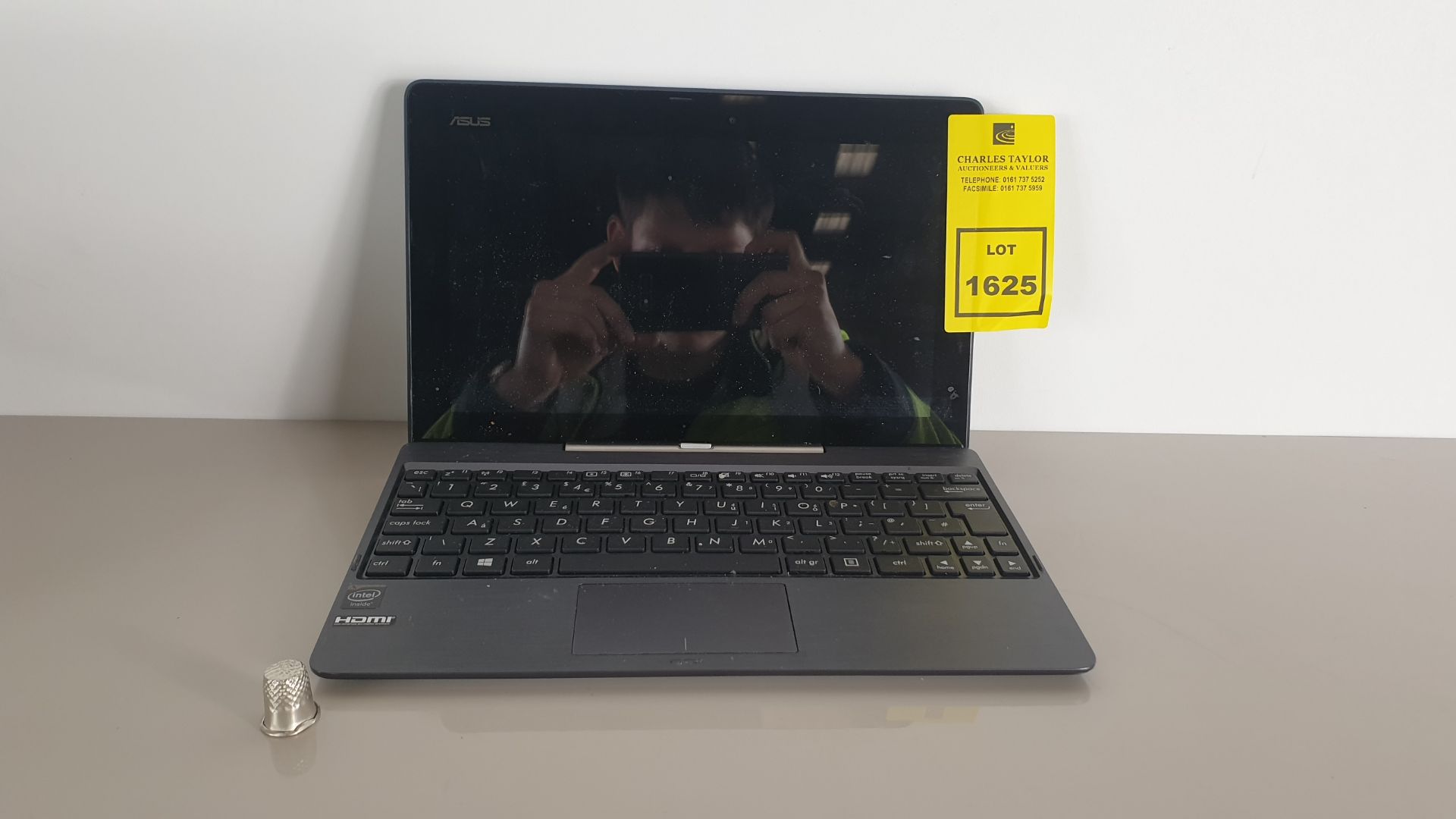 (LOT FOR THURSDAY 28TH MAY AUCTION) ASUS TRANSFORMER 2 IN 1 TABLET / NOTEBOOK - INTEL ATOM 1.33 GHZ,