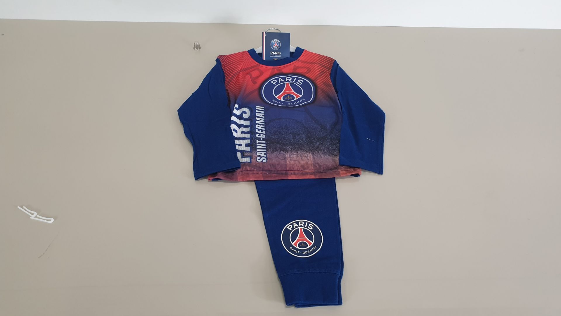 (LOT FOR THURSDAY 28TH MAY AUCTION) 9 X BRAND NEW CHILDRENS ASSORTED 4-10 YEARS PARIS ST GERMAIN