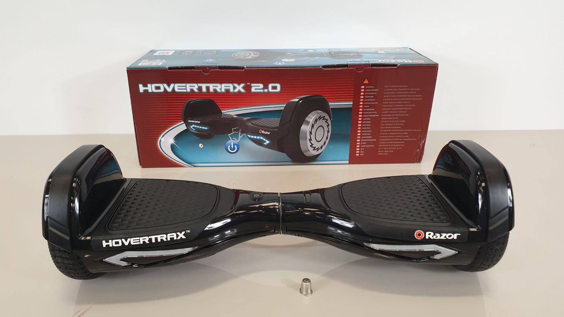 (LOT FOR THURSDAY 28TH MAY AUCTION) BRAND NEW BOXED RAZOR HOVERTRAX 2.0 ONYX BLACK 9KMH (PLEASE NOTE