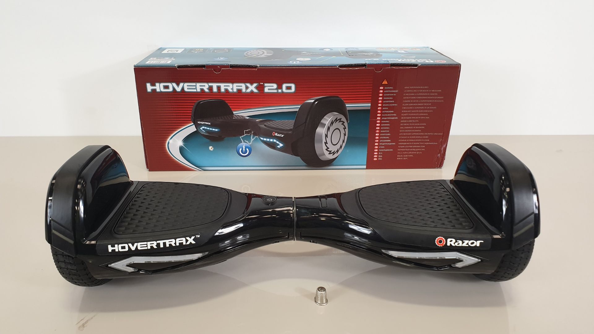 (LOT FOR THURSDAY 28TH MAY AUCTION) BRAND NEW BOXED RAZOR HOVERTRAX 2.0 ONYX BLACK 9KMH (PLEASE NOTE