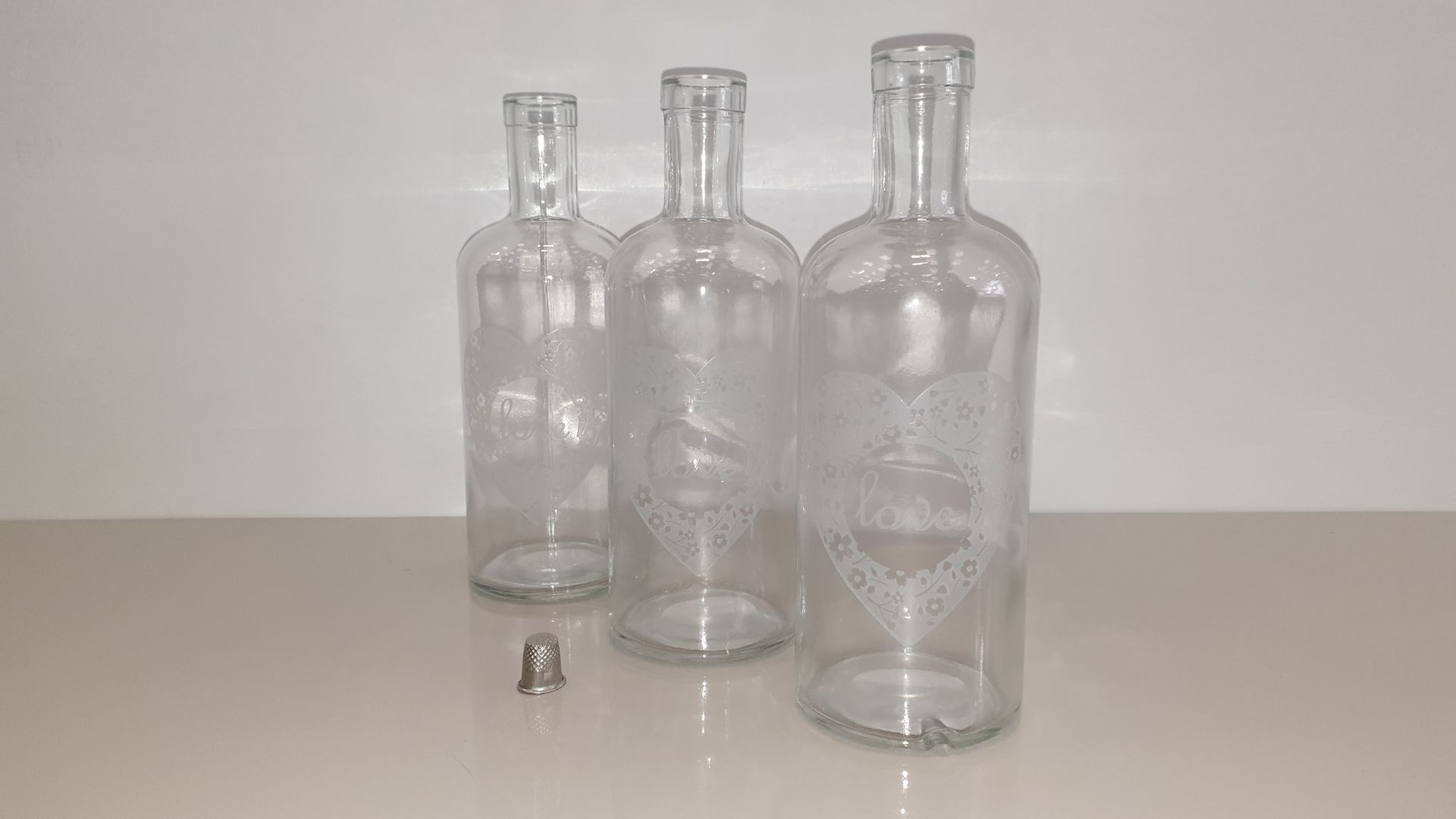 20 X SETS OF 6 CLEAR GLASS BOTTLES WITH LOVE TRANSFER SIZE 23CM HIGH X 8CM DIA - IDEAL FOR ARTS &