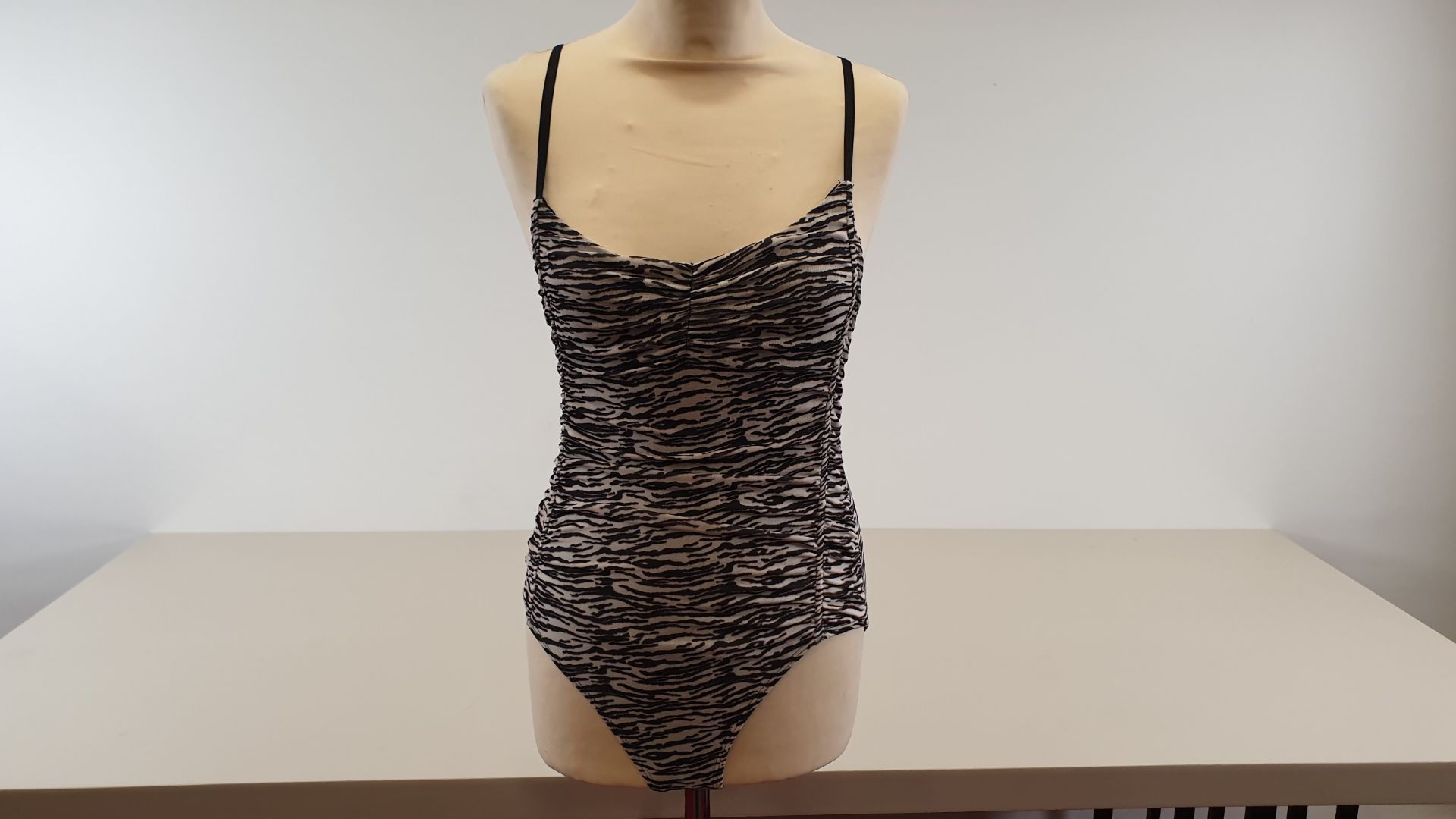 26 X BRAND NEW ZEBRA PRINT SWIMSUITS IN SIZES 8 / 16