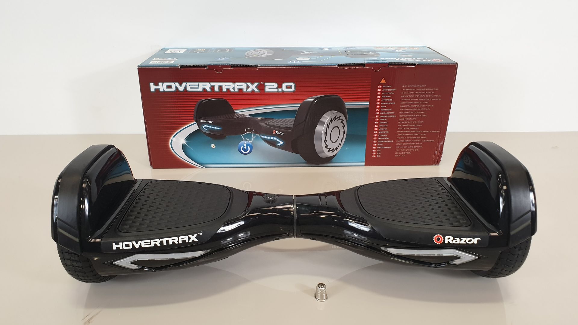 (LOT FOR THURSDAY 28TH MAY AUCTION) BRAND NEW BOXED RAZOR HOVERTRAX 2.0 ONYX BLACK 9KMH (PLEASE NOTE