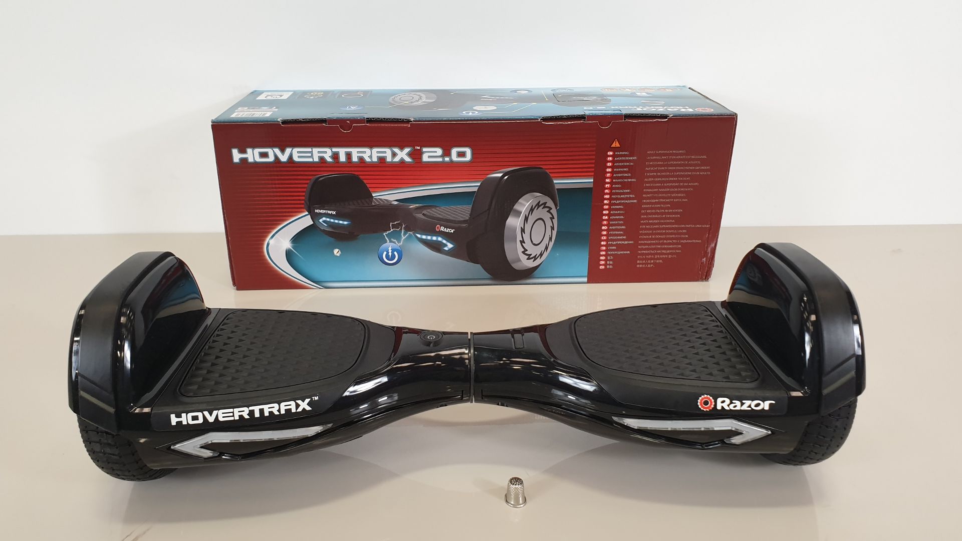 (LOT FOR THURSDAY 28TH MAY AUCTION) BRAND NEW BOXED RAZOR HOVERTRAX 2.0 ONYX BLACK 9KMH (PLEASE NOTE