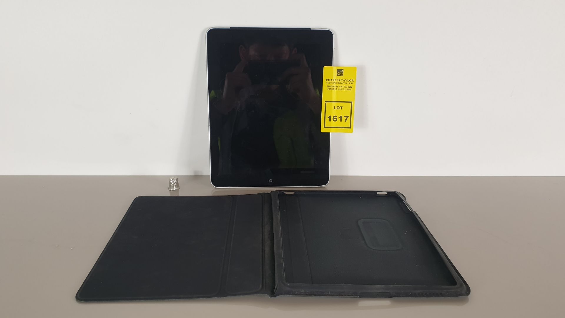 (LOT FOR THURSDAY 28TH MAY AUCTION) APPLE IPAD 64GB WITH CHARGER AND CASE