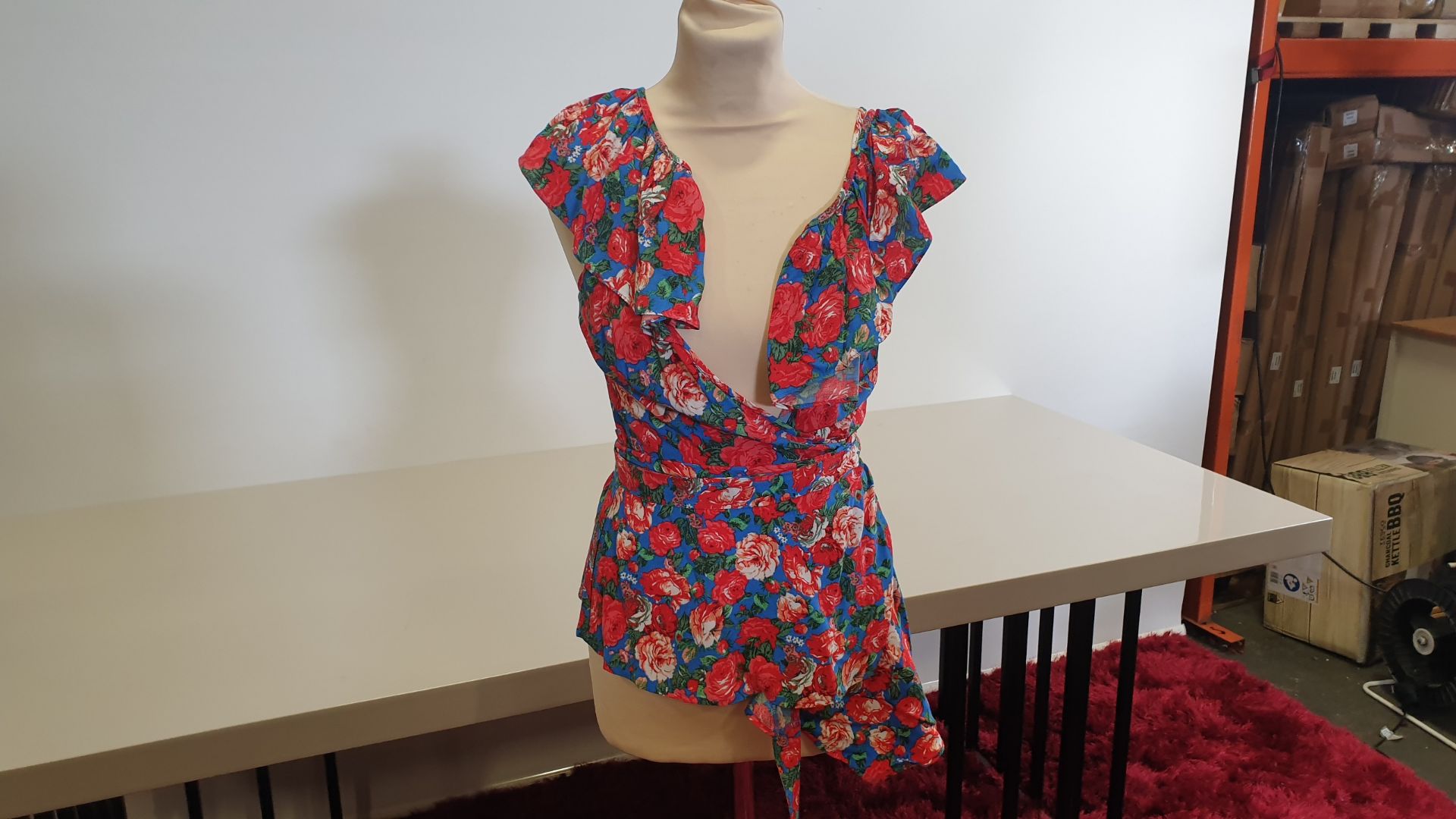 22 X BRAND NEW TOPSHOP RED AND BLUE FLORAL DRESSES IN SIZES UK 6/8