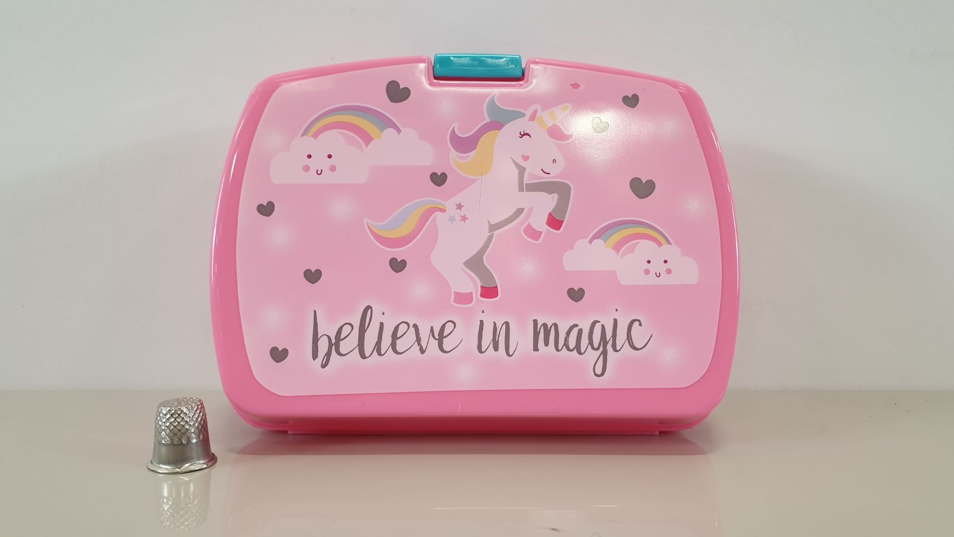 60 X 'BELIEVE IN MAGIC' MINI LUNCHBOXES - IN 5 CARTONS