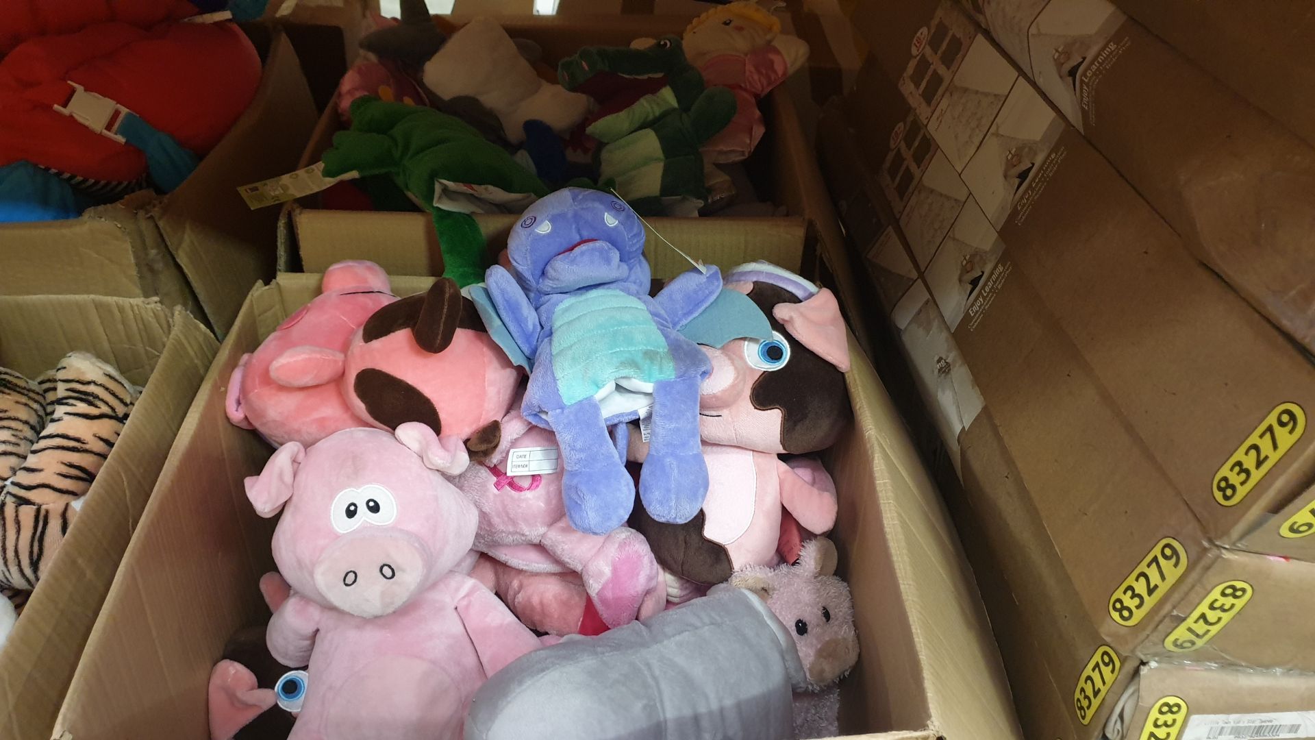 (LOT FOR THURSDAY 28TH MAY AUCTION) LARGE QUANTITY OF PLUSH ANIMALS I.E PIGS, CROCODILE, HIPPO, SEAL