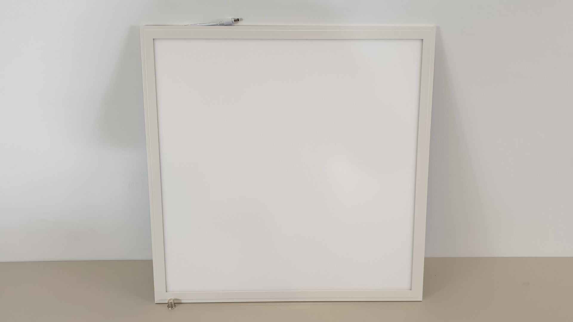 18 X GLOBOLED 6000K LED PANEL LIGHT (WHITE FINISHING FRAME) SPEC. 40W, 3800 LUX, BEAM ANGLE 120