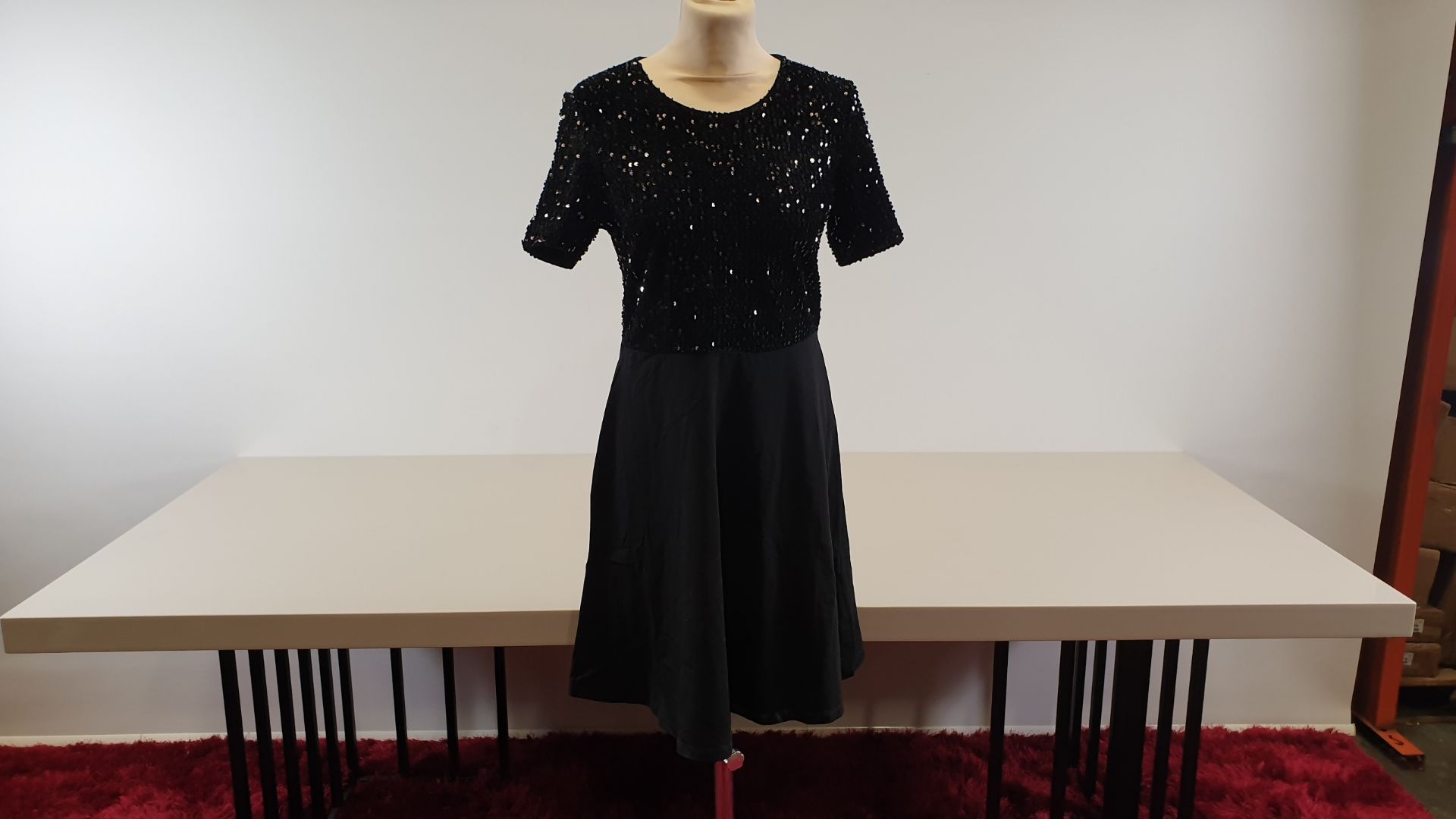 20 X BRAND NEW DOROTHY PERKIN BLACK SEQUINED DRESSES IN SIZE UK 12