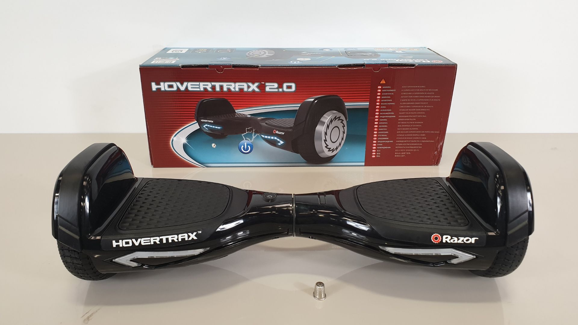 (LOT FOR THURSDAY 28TH MAY AUCTION) BRAND NEW BOXED RAZOR HOVERTRAX 2.0 ONYX BLACK 9KMH (PLEASE NOTE