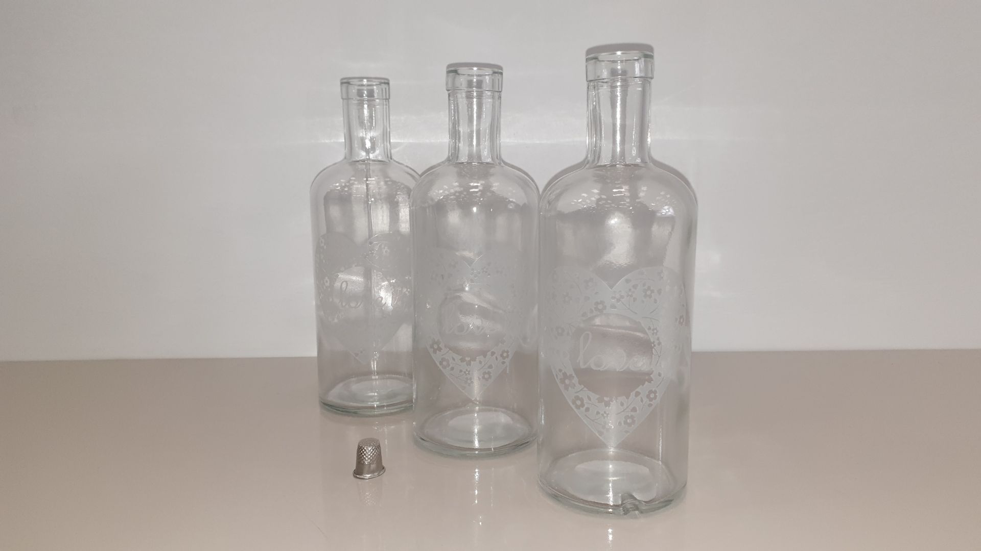 20 X SETS OF 6 CLEAR GLASS BOTTLES WITH LOVE TRANSFER SIZE 23CM HIGH X 8CM DIA - IDEAL FOR ARTS &