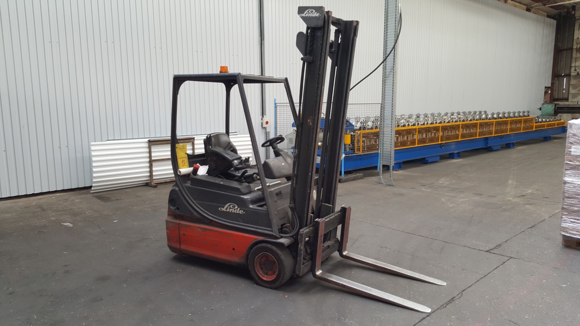 LINDE FORK LIFT TRUCK