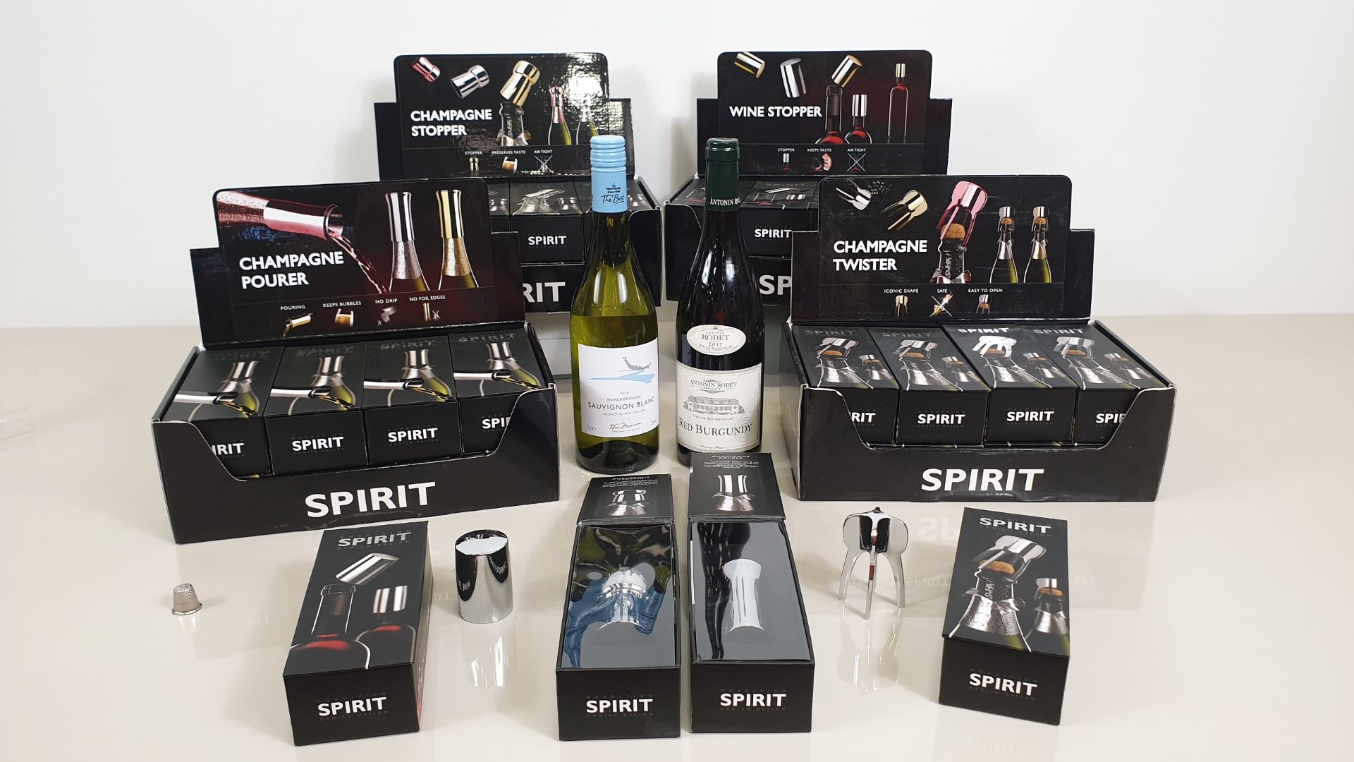 32 X NORDITION SILVER COLOURED SPIRIT CHAMPAGNE / WINE ACCESSORIES IN 4 DISPLAY CARTONS (8 X