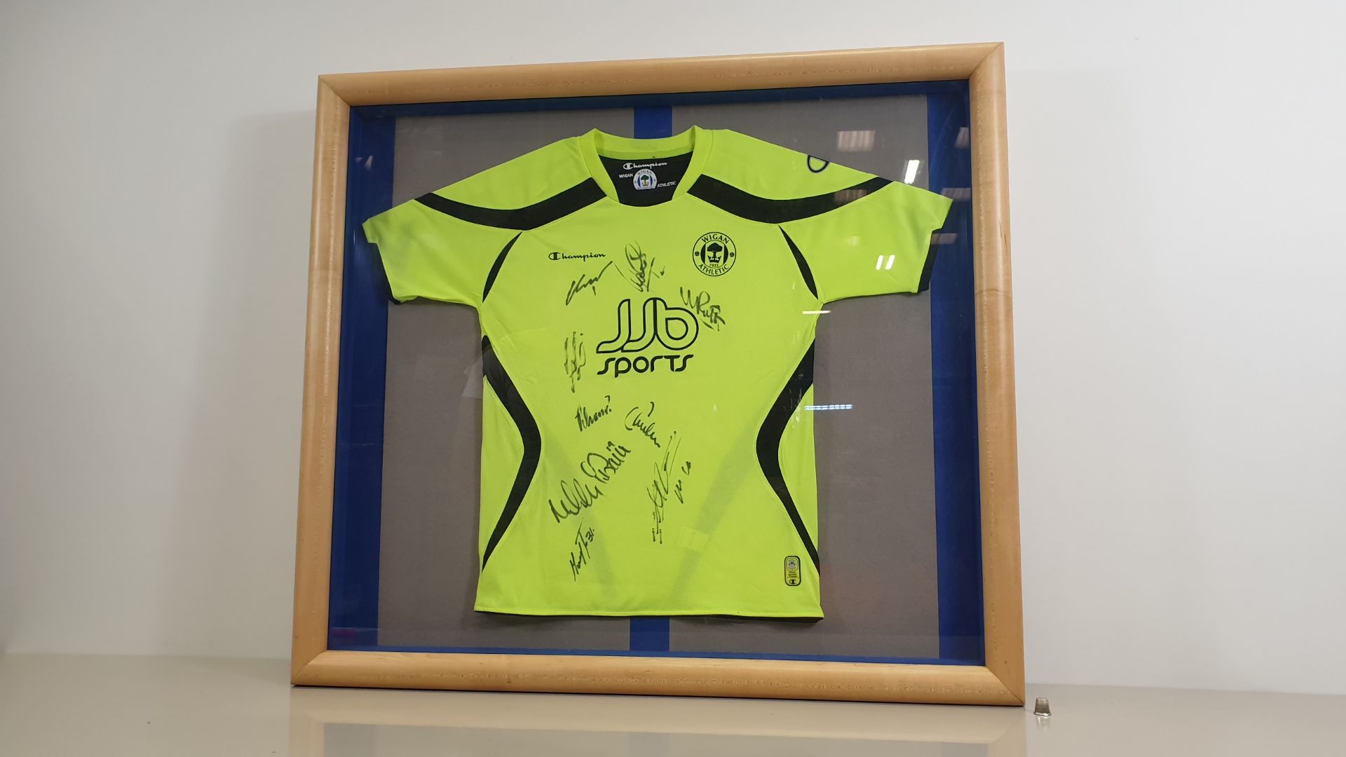 WIGAN ATHLETIC SIGNED SHIRT WITH 9 SIGNATURES - NO CERTIFICATE (ALTHOUGH WAS OBTAINED FROM AN EX