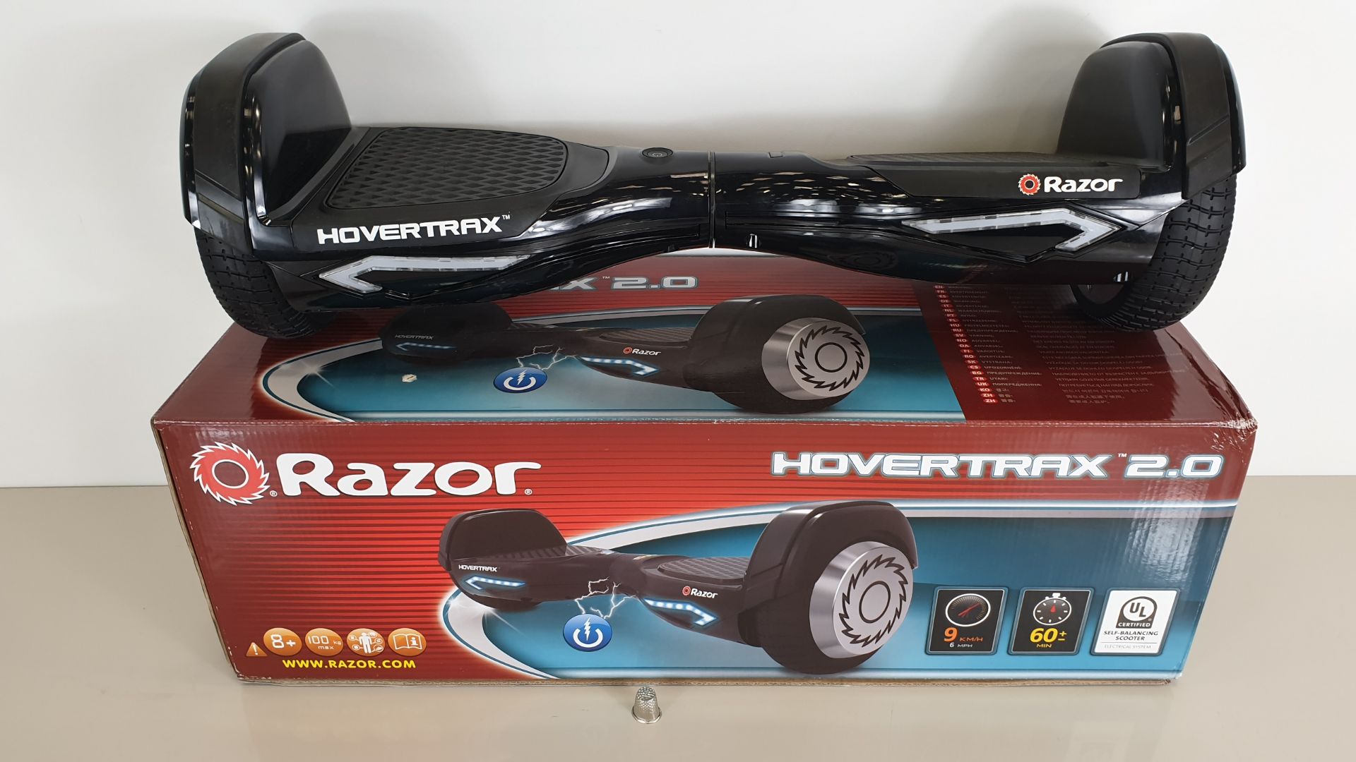 BRAND NEW BOXED RAZOR HOVERTRAX 2.0 ONYX BLACK 9KMH (PLEASE NOTE BATTERYS HAVE EXPIRED AS OF 2016)