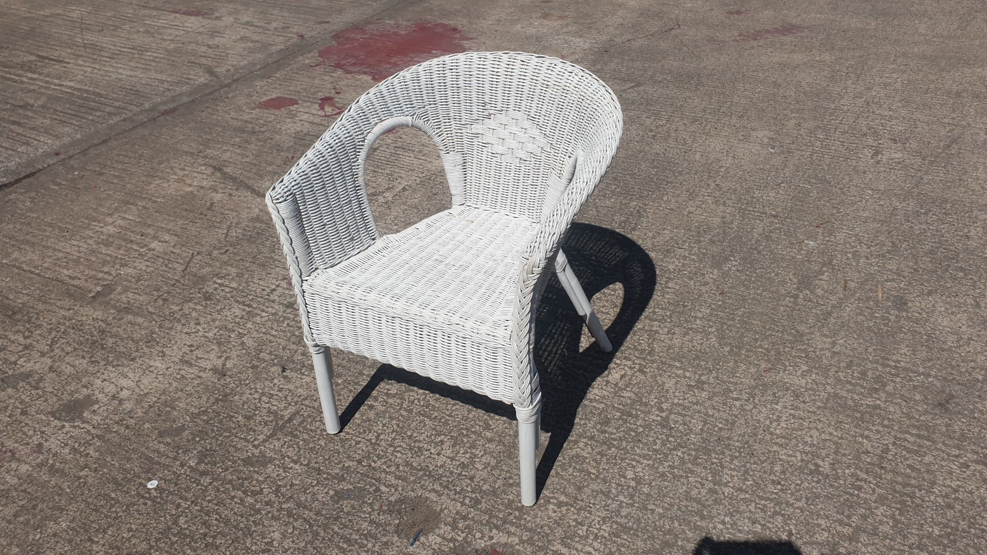12 X GLOSS WHITE PAINTED WICKER TUB CHAIRS (NOTE: SCUFFS, CHIPS AND SCRAPES)