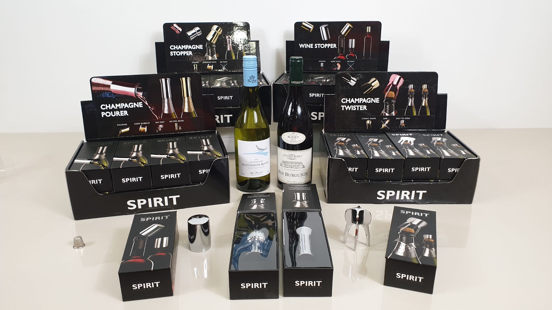 32 X NORDITION SILVER COLOURED SPIRIT CHAMPAGNE / WINE ACCESSORIES IN 4 DISPLAY CARTONS (8 X