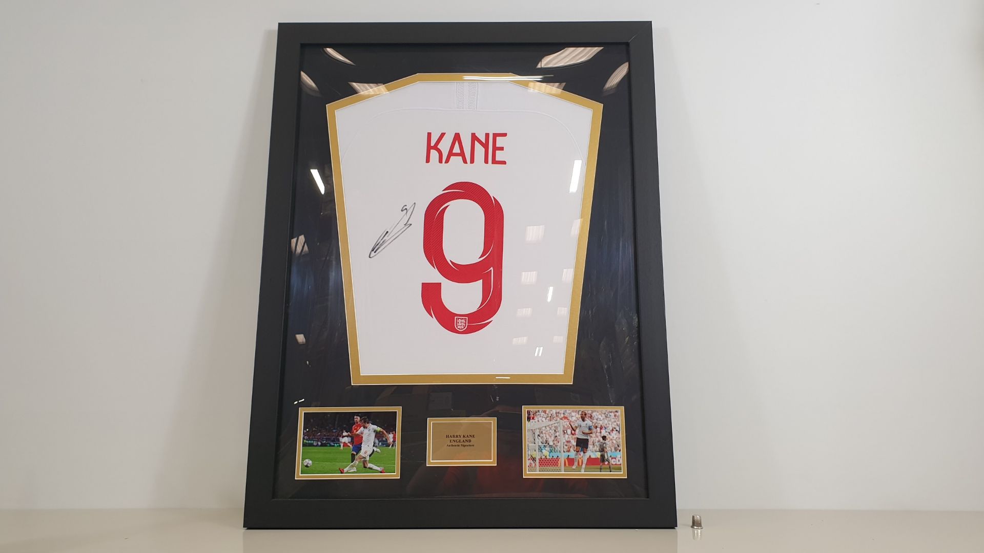 HARRY KANE PERSONALLY SIGNED ENGLAND SHIRT - GOOD CONDITION WITH CERTIFICATE OF AUTHENTICITY