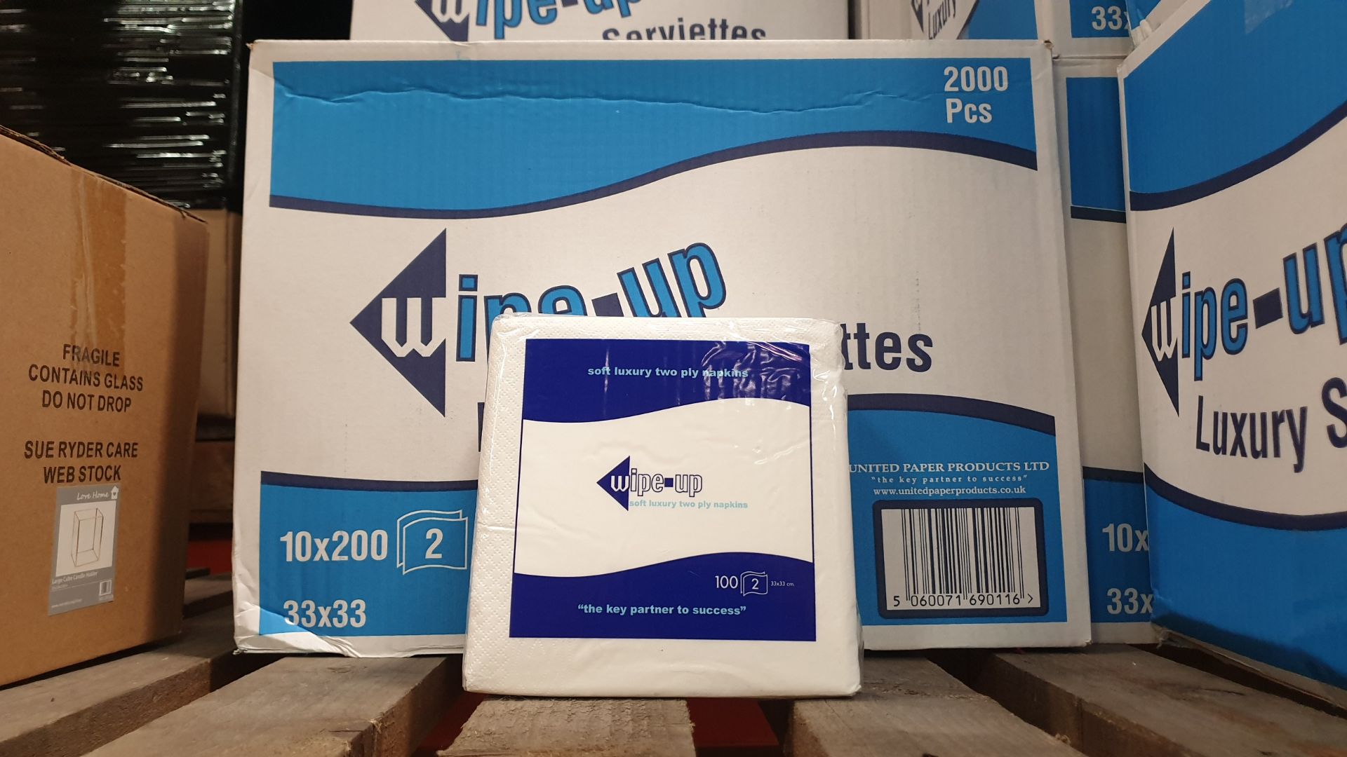 6000 X WIPE UP LUXURY SERVIETTES - 2 PLY - IN 3 CARTONS