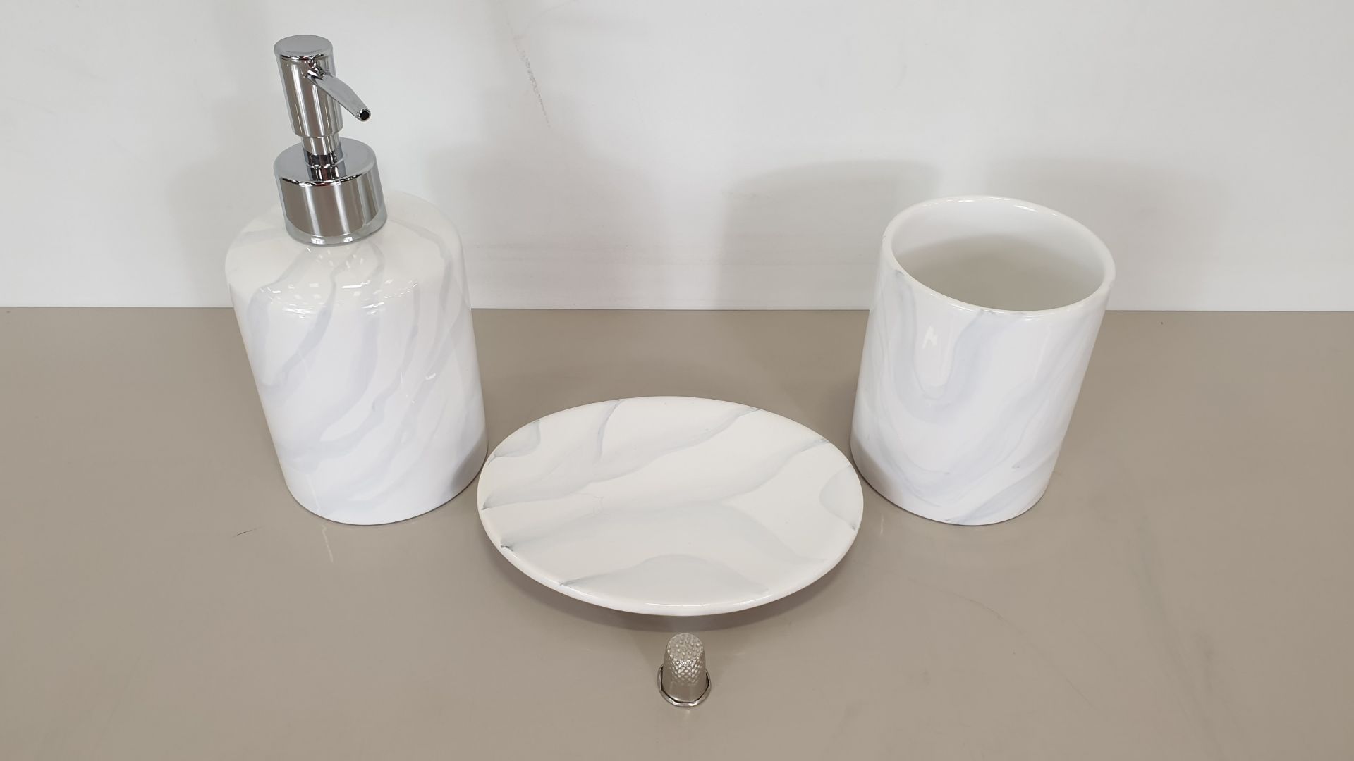 25 X BRAND NEW JDWILLIAMS MARBLE BATHROOM ACCESSORIES SET IE. SOAP DISH / DISPENSER AND TOOTHBRUSH