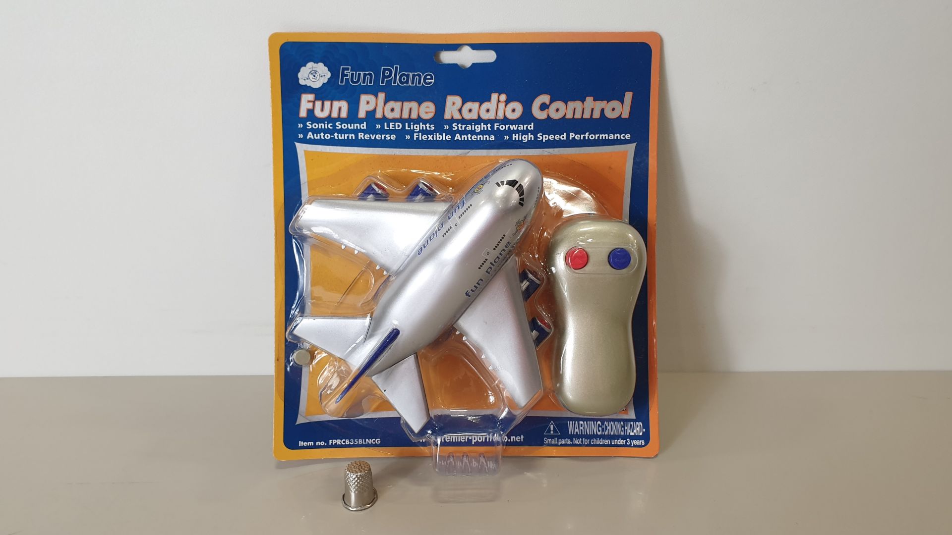 48 X RADIO CONTROLLED FUN PLANE WITH LIGHTS & AUTO TURN REVERSE (FPRCB35BLNCG) - ORIG RRP £22 EACH -