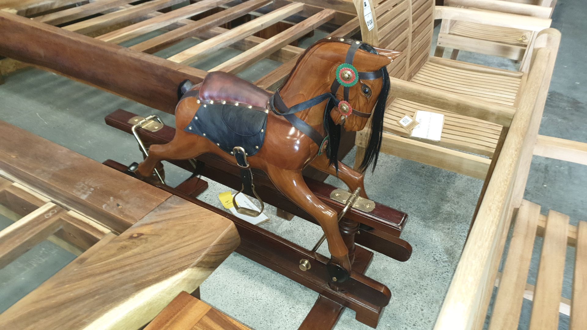 BRAND NEW SOLID WOODEN MAHOGANY ROCKING HORSE 110 X 45 X 90cm RRP £1000 - Image 2 of 2