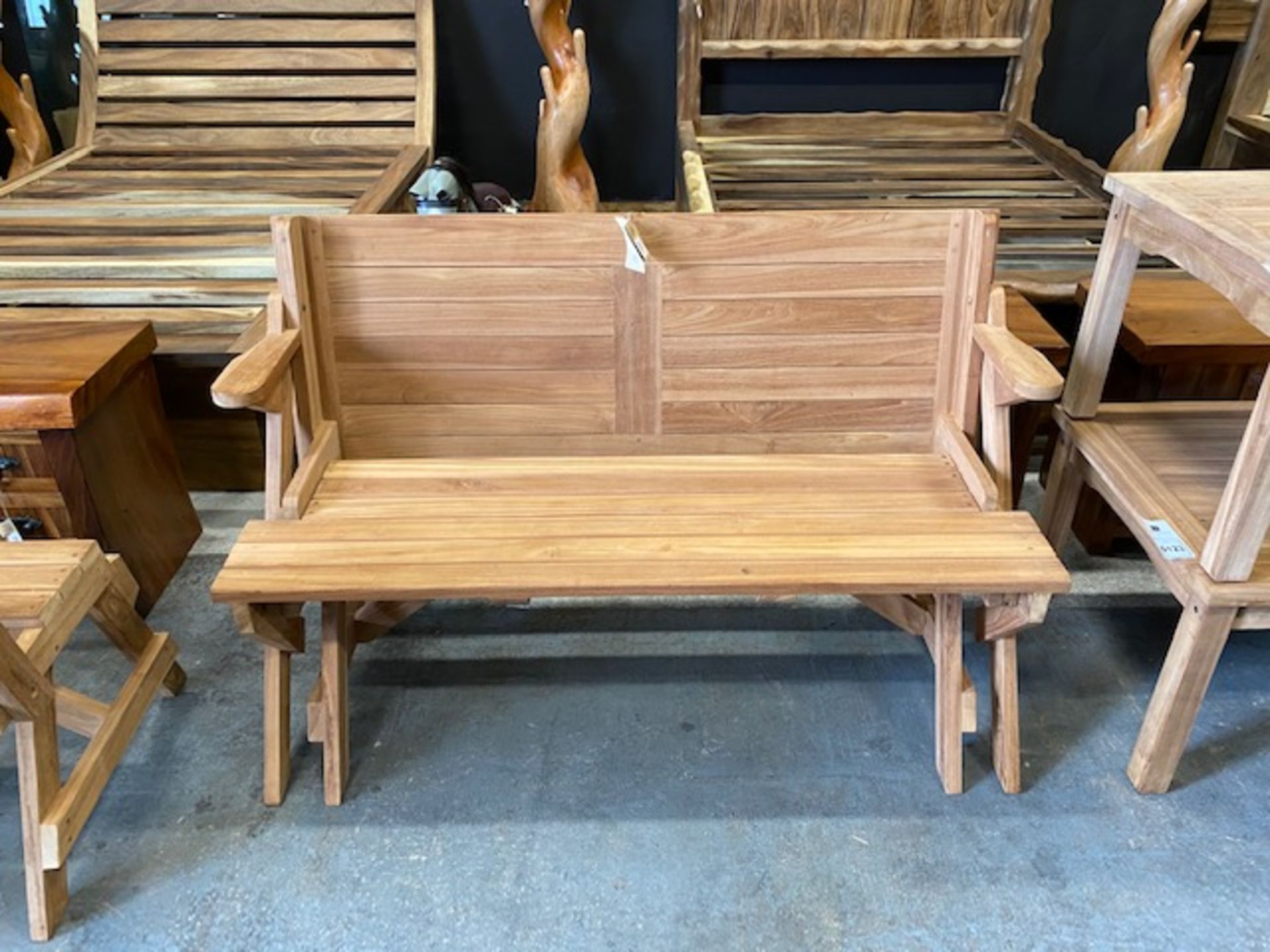 BRAND NEW SOLID TEAK WOODEN PICNIC BENCH 135 X 58 X 86cm RRP £500 - Image 2 of 3