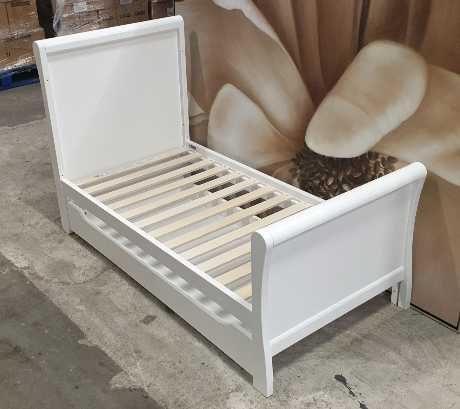 BRAND NEW MOTHERCARE HIGH GLOSS WHITE SLEIGH COT BED WITH STORAGE DRAWER - (KB488) - RRP £299 - IN 2 - Image 2 of 2
