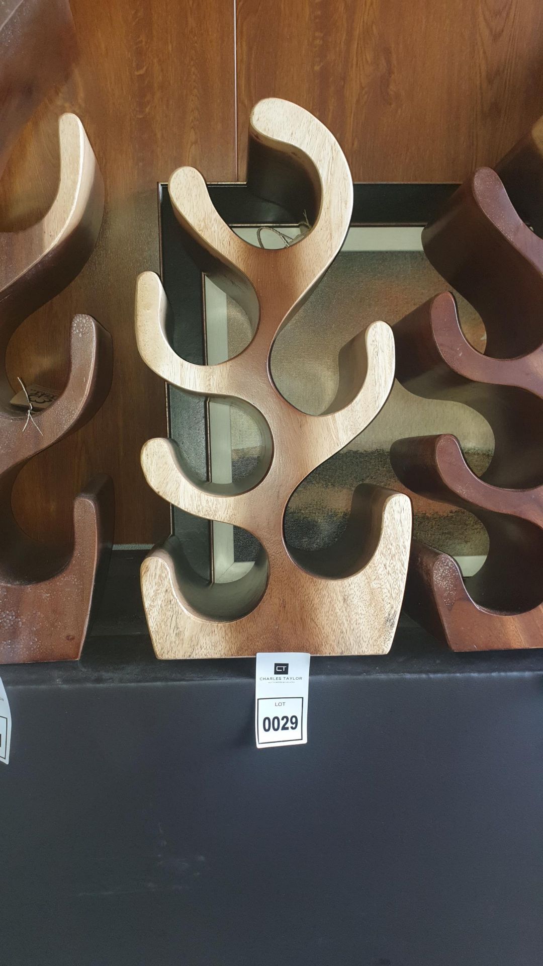 BRAND NEW SOLID SUAR WOODEN 6 BOTTLE WINE RACK 45 X 30 X25cm RRP £98 - Image 2 of 2