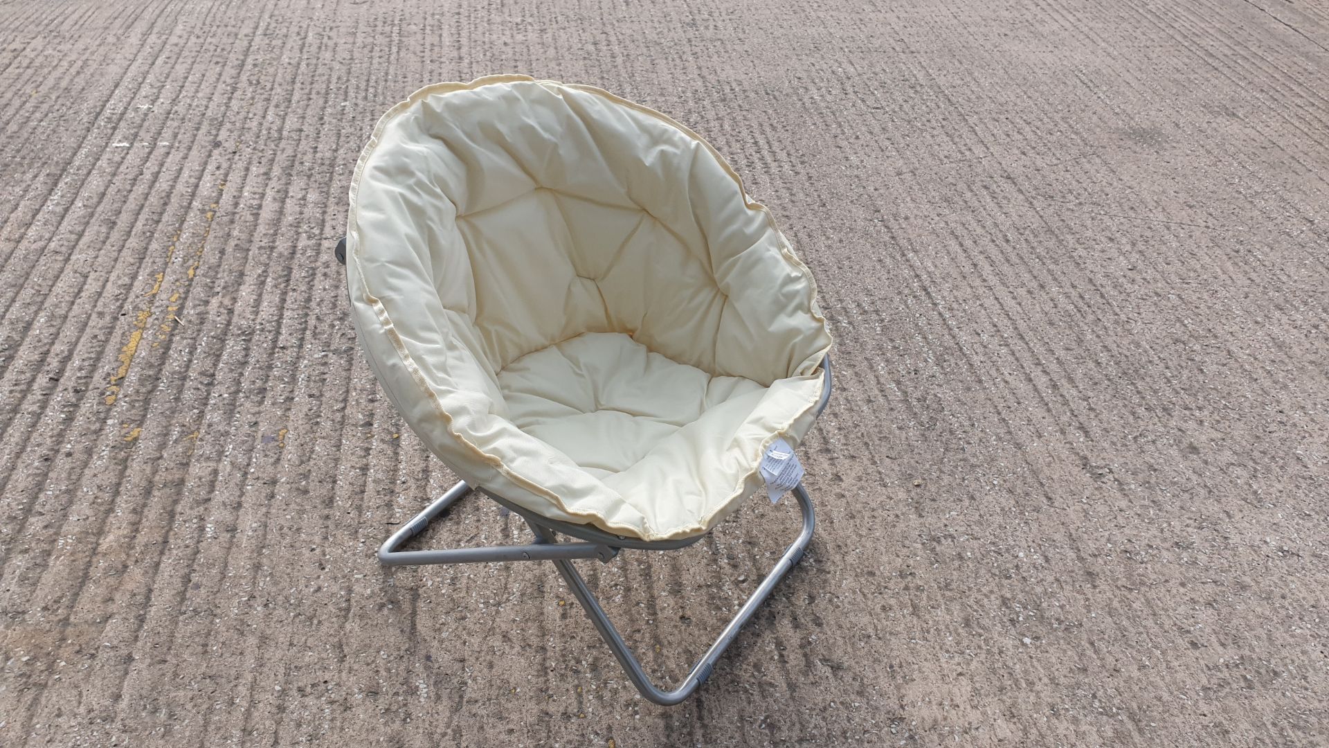 12 X CREAM GARDEN BUCKET CHAIRS - METAL FRAME WITH 100% POLYESTER SEATING COVER - IN 3 CARTONS (EACH