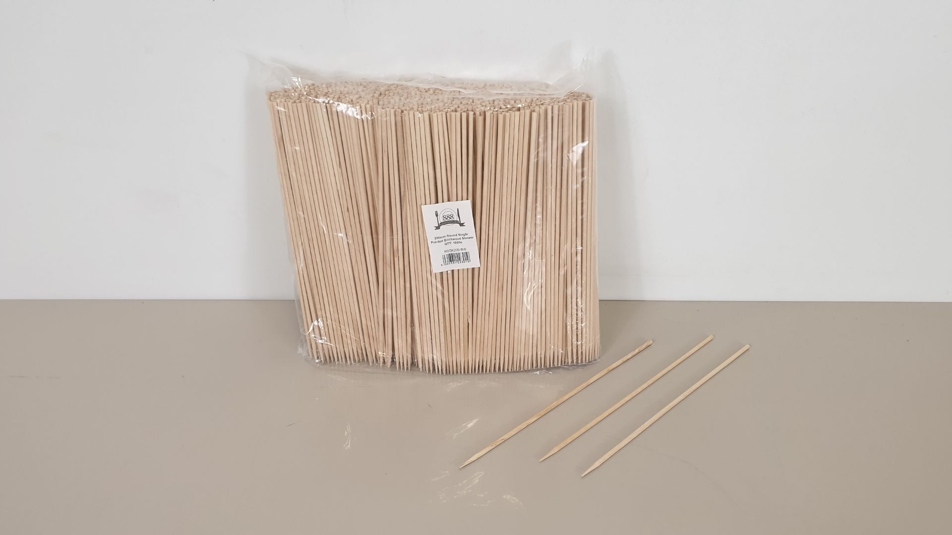 10000 X 200 MM ROUND SINGLE POINTED BIRCHWOOD SKEWERS (IDEAL FOR BBQs) - (10 X 1000) - IN 1 CARTON