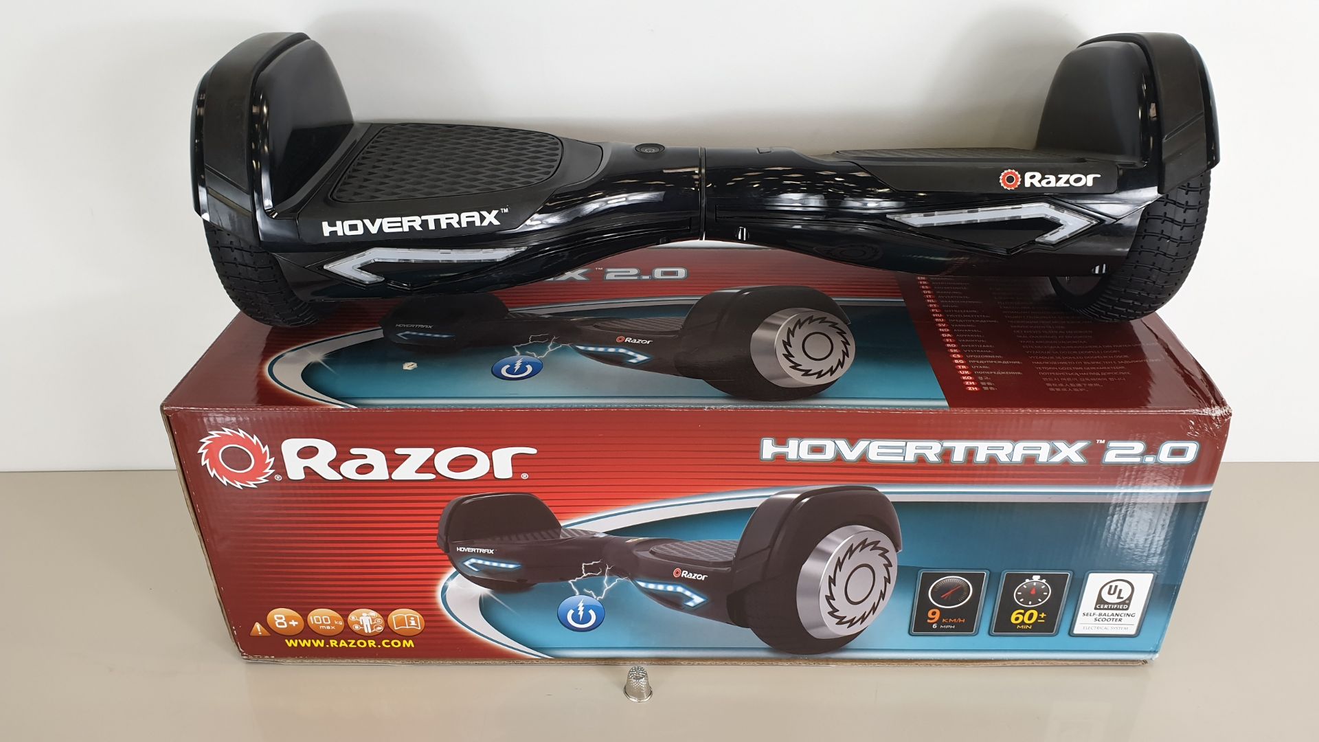 BRAND NEW BOXED RAZOR HOVERTRAX 2.0 ONYX BLACK 9KMH (PLEASE NOTE BATTERIES HAVE EXPIRED AS OF