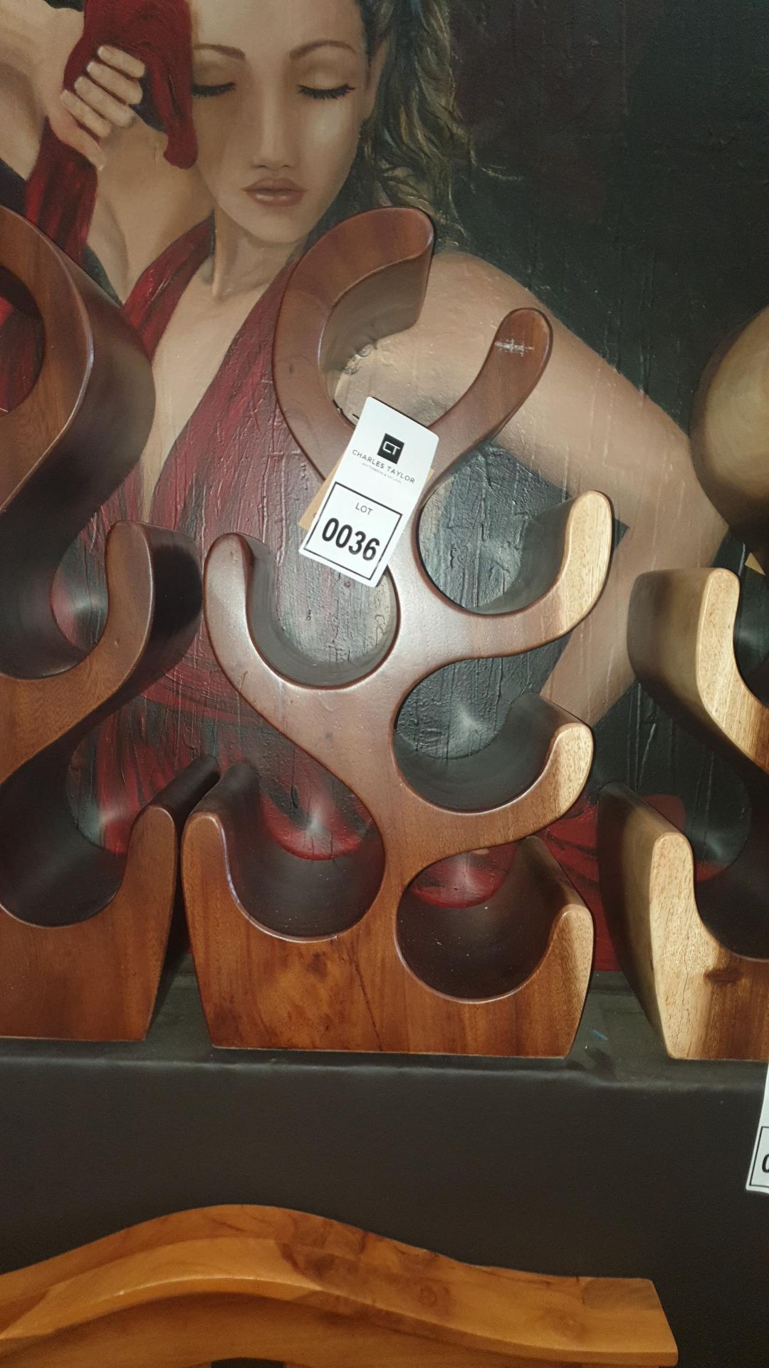 BRAND NEW SOLID SUAR WOODEN 6 BOTTLE WINE RACK 45 X 30 X25cm RRP £98 - Image 2 of 2