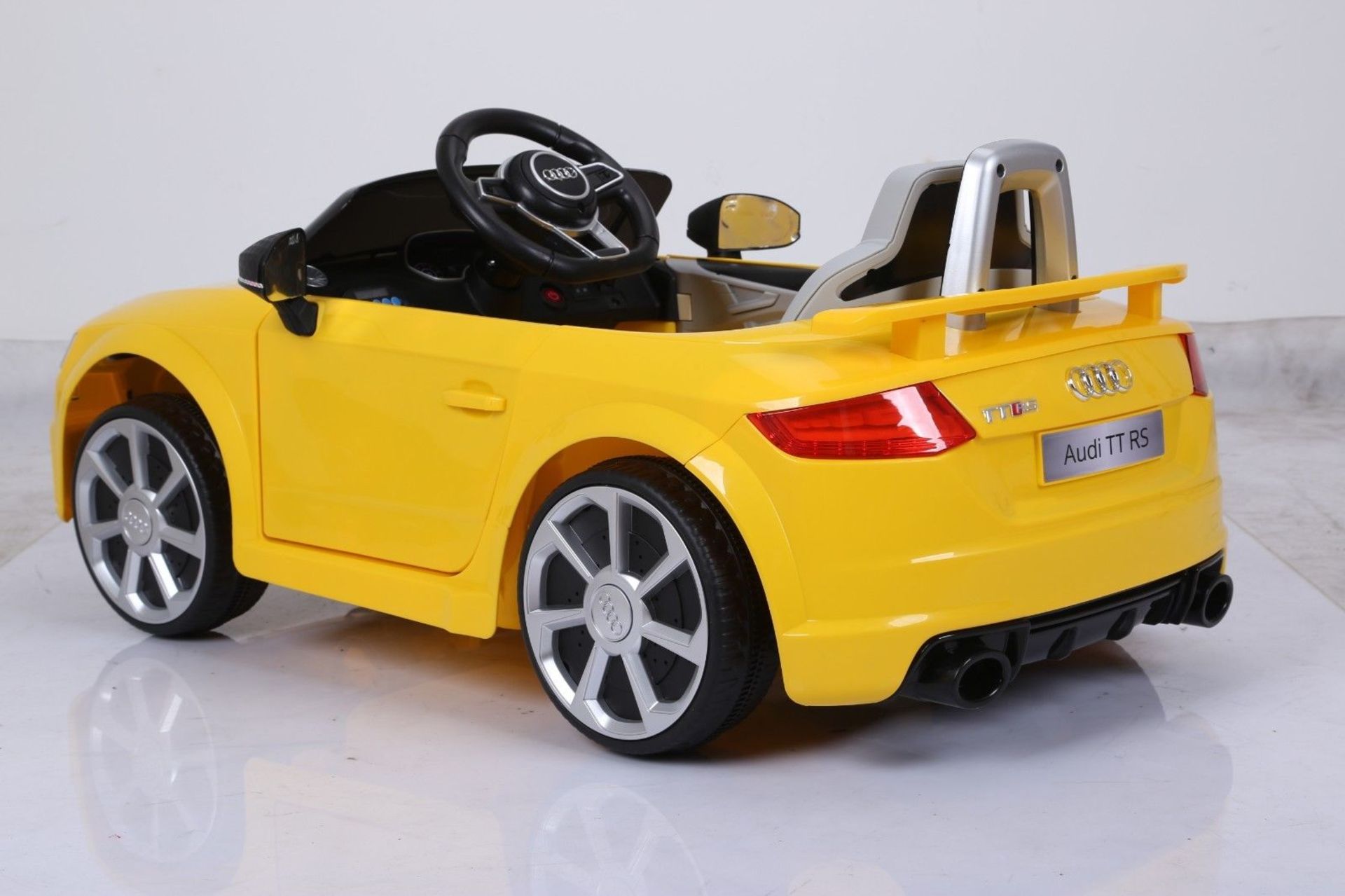 BRAND NEW BOXED RIDE-ON AUDI TT RS ROADSTER (BATTERY POWERED) 6V WITH RADIO CONTROL