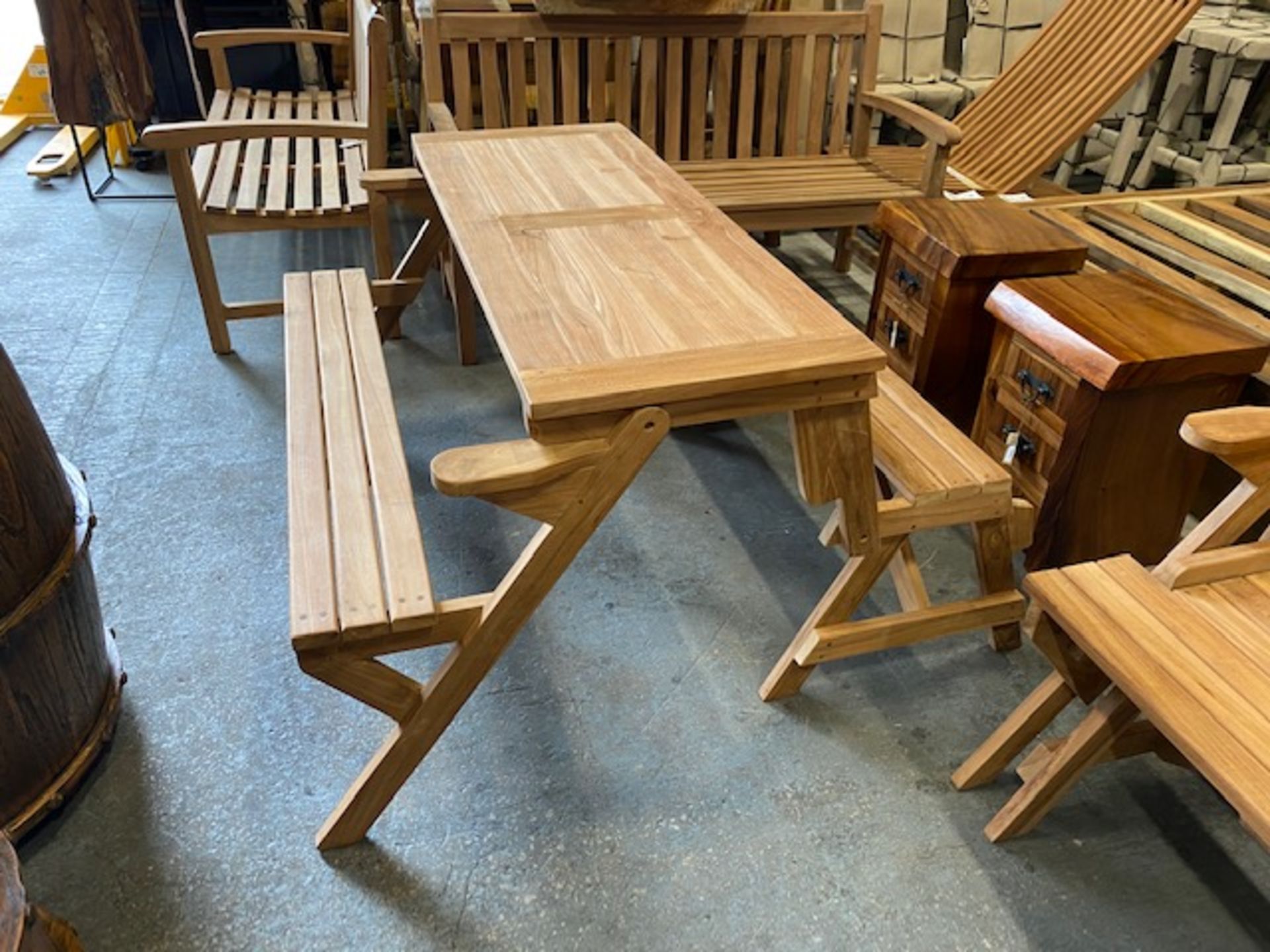 BRAND NEW SOLID TEAK WOODEN PICNIC BENCH 135 X 58 X 86cm RRP £500 - Image 3 of 3
