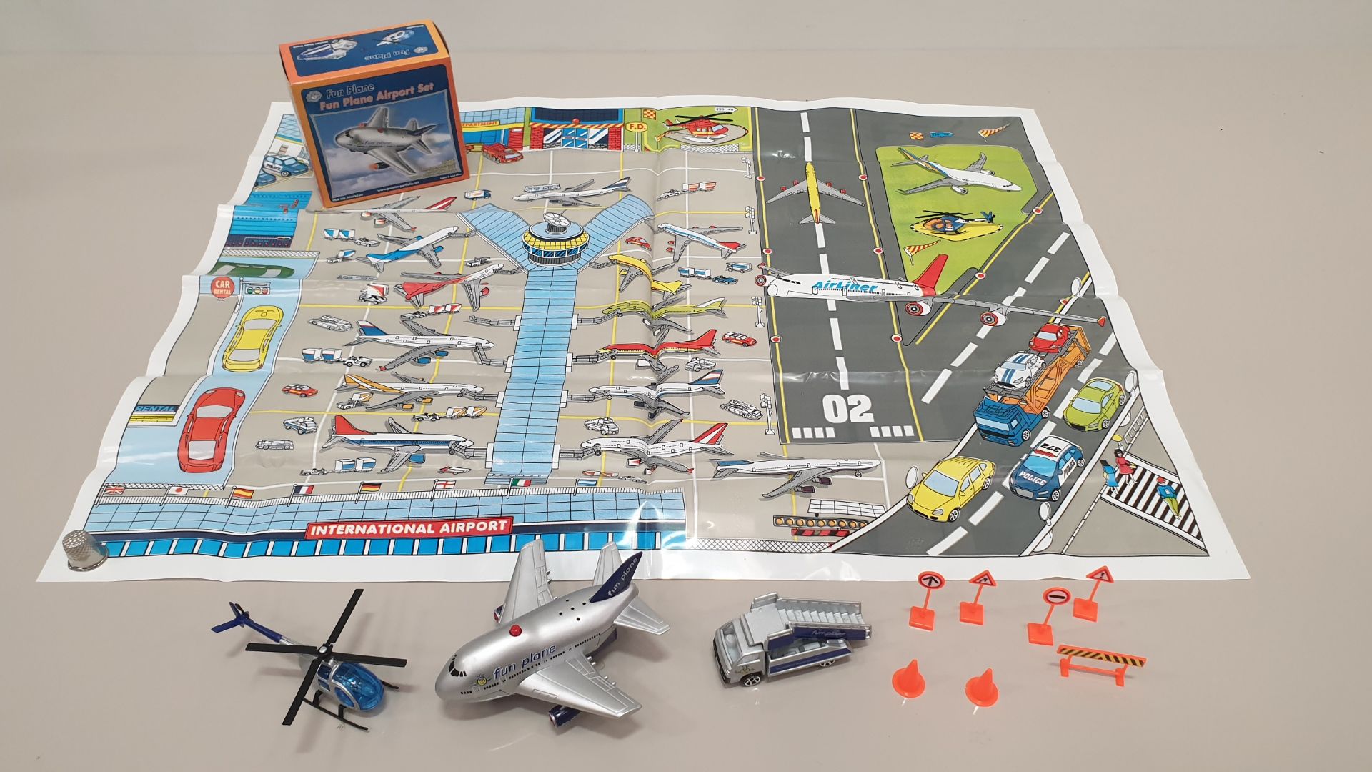 48 X BRAND NEW FUN PLANE AIRPORT SETS - INCLUDES 1 X FUN PLANE (BATTERIES INCLUDED), 1 ROAD MAP, 1