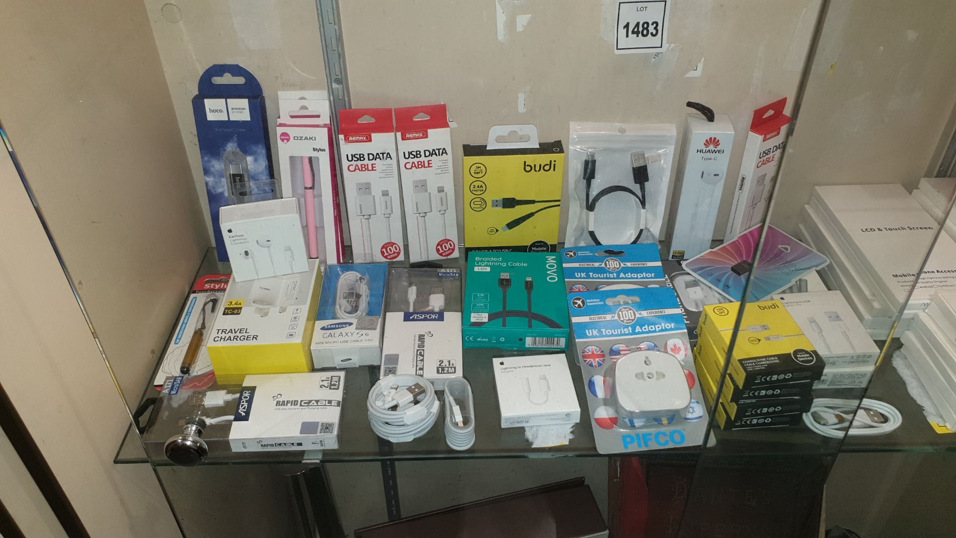 MIXED PHONE ACCESSORIES LOT IE. BUDI CHARGERS, LIGHTNING CABLE CHARGING LEAD AND APPLE EARPODS,