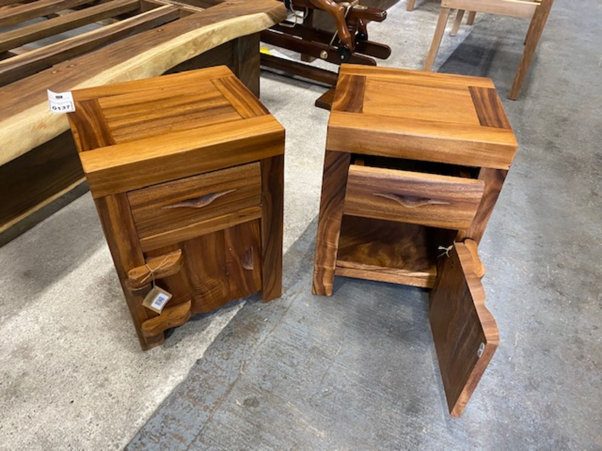 2 X BRAND NEW SOLID SUAR WOODEN CHELSEA BEDSIDE TABLES 40 X 35 X 55cm RRP £200 per piece - Image 2 of 2