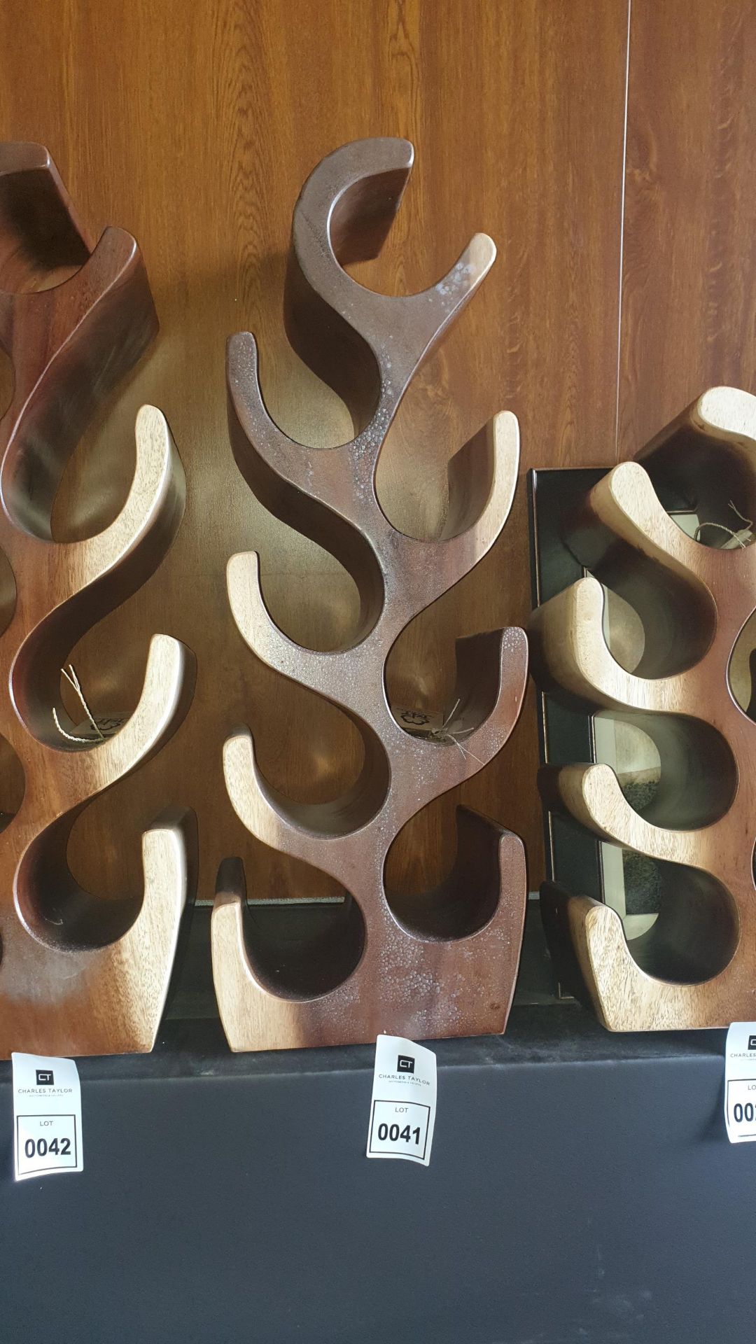 BRAND NEW SOLID SUAR WOODEN 8 BOTTLE WINE RACK 35 X 30 X 70cm RRP £125 - Image 2 of 2