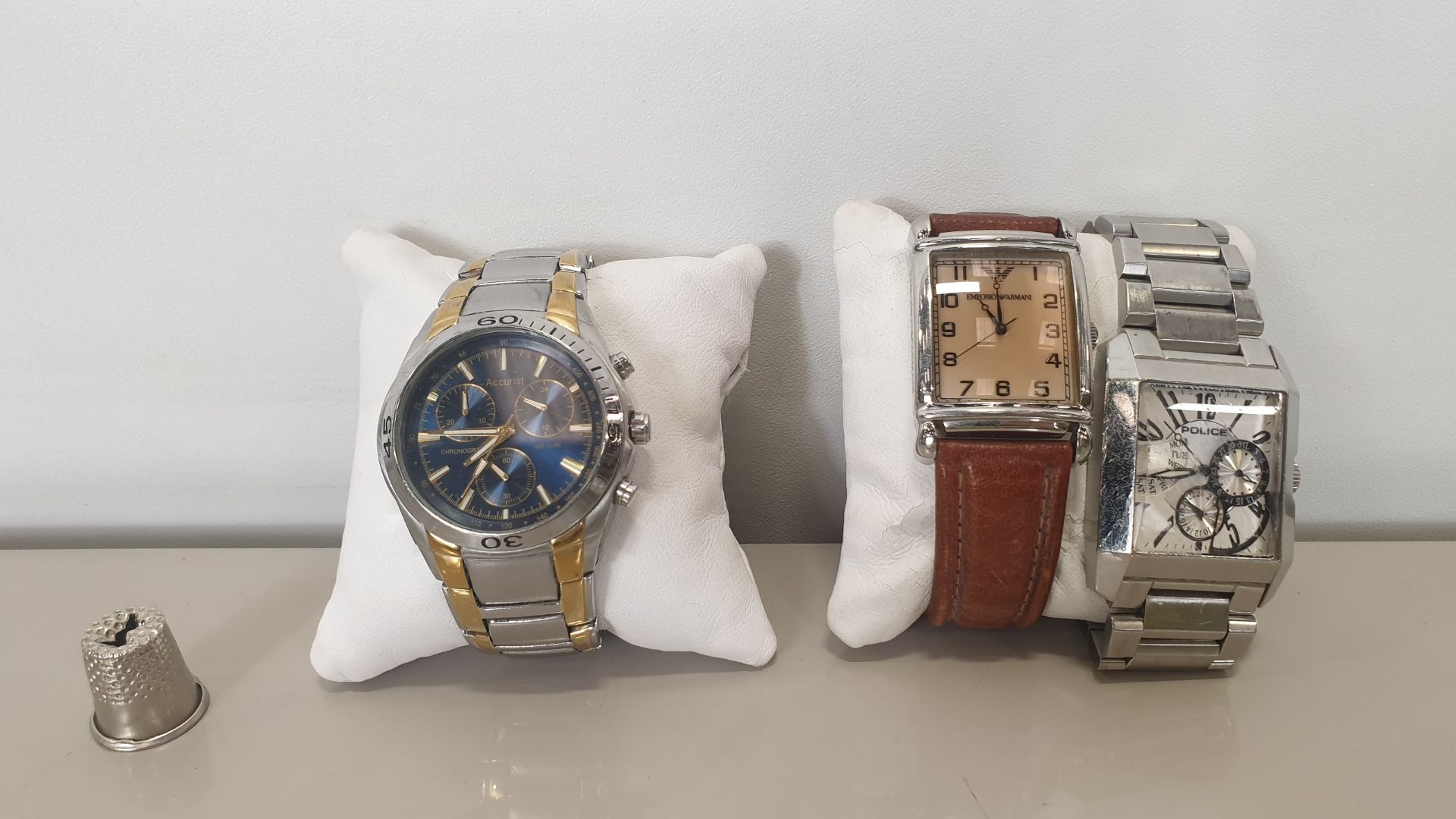 WATCH LOT IE. - EMPORIO ARMANI LEATHER STRAP WATCH - POLICE WATCH (PLEASE SEE PHOTOS FOR DAMAGE) -