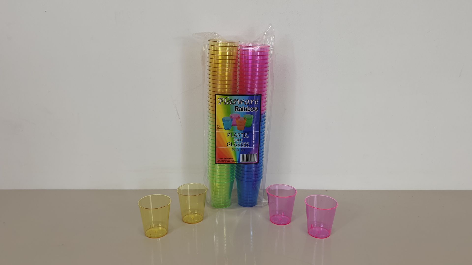 3200 X ASSORTED COLOURED PLASTIC SHOT GLASSES CE MARKED 20 CL (20 X 80 PER CARTON) - IN 2 CARTONS