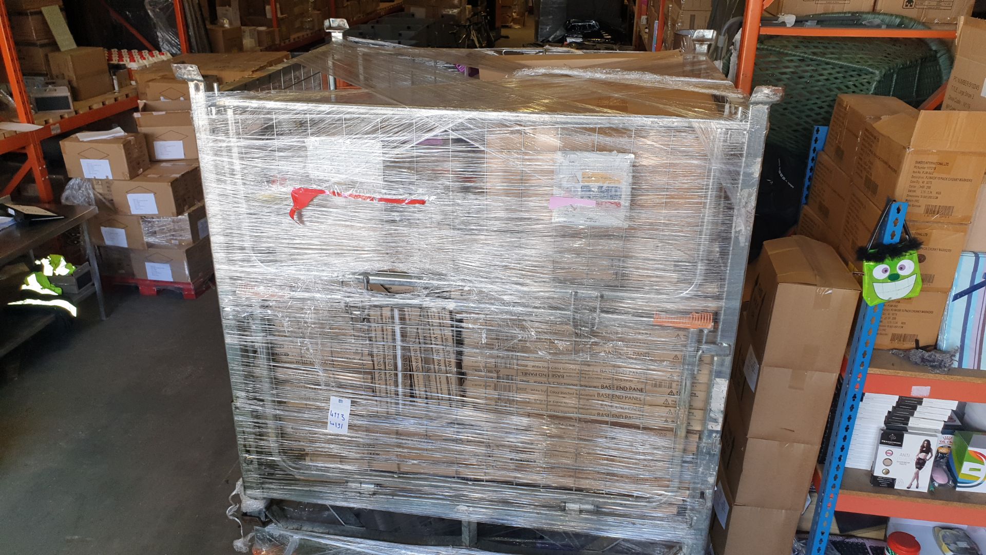 FULL PALLET CONTAINING LARGE QUANTITY OF KITCHEN CUPBOARD DOORS IN VARIOUS STYLES AND SIZES
