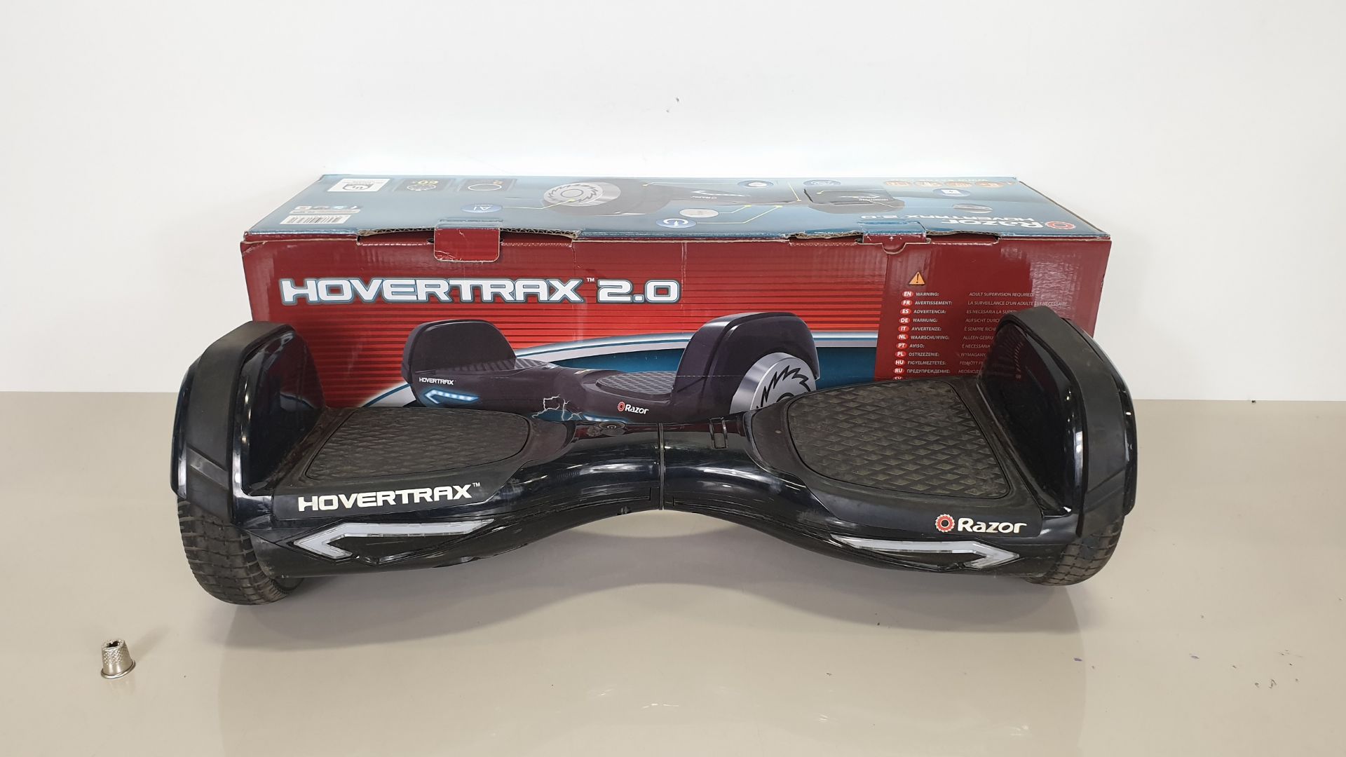 BRAND NEW BOXED RAZOR HOVERTRAX 2.0 ONYX BLACK 9KMH (PLEASE NOTE BATTERIES HAVE EXPIRED AS OF