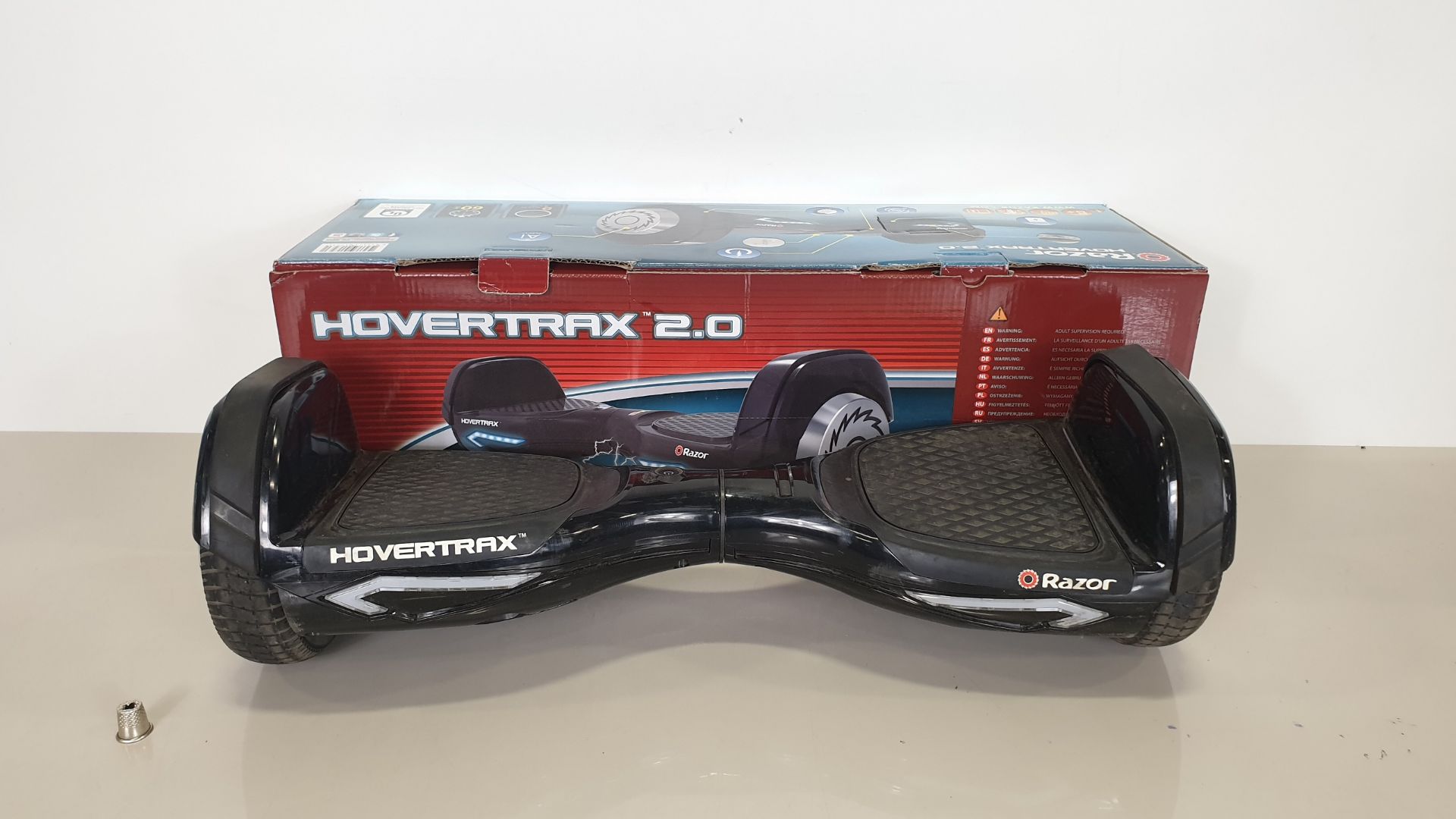 BRAND NEW BOXED RAZOR HOVERTRAX 2.0 ONYX BLACK 9KMH (PLEASE NOTE BATTERIES HAVE EXPIRED AS OF