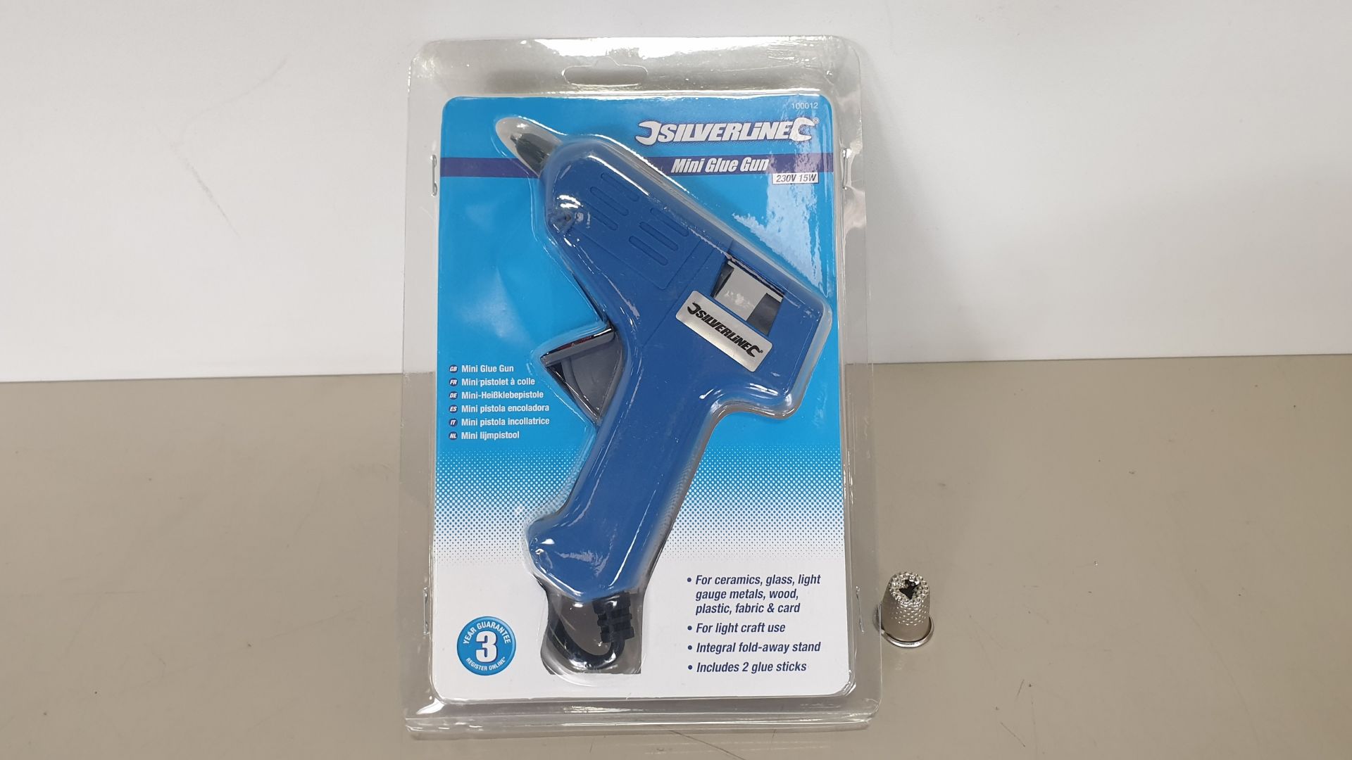 12 X SILVERLINE MINI HOT MELT GLUE GUNS 230V 7-10W PLUS 2 GLUE STICKS (PROD CODE 100012) RRP £5.